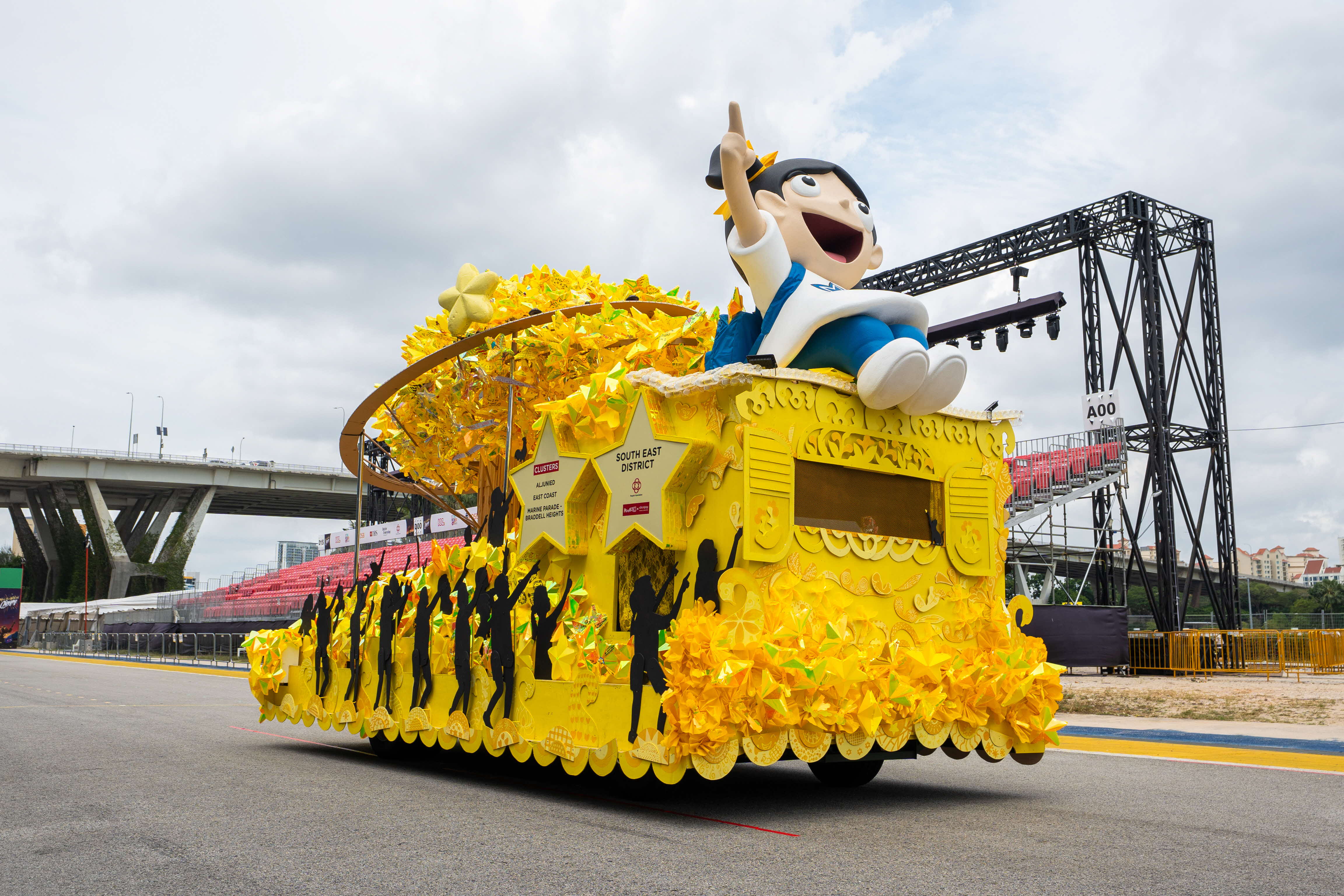 Float 4: Starry Tree of Wishes (South East District)