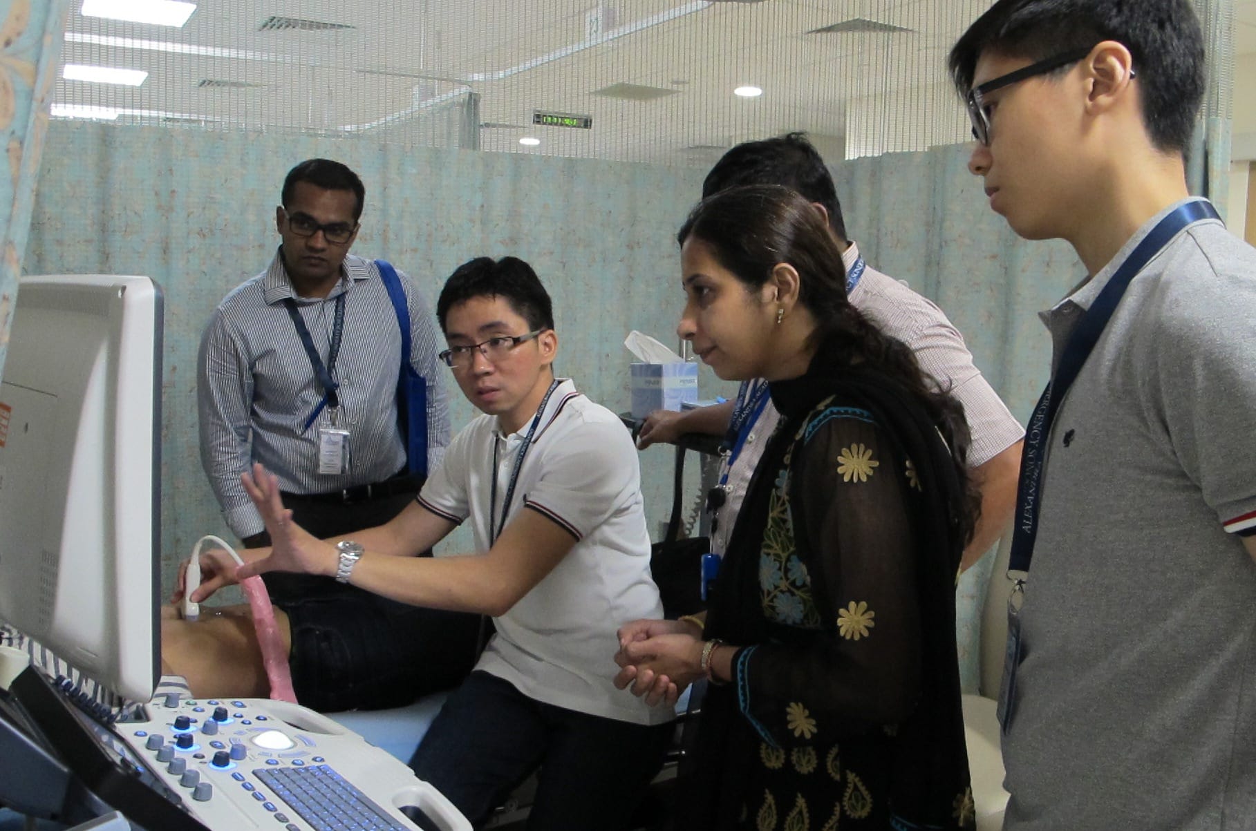 Ultrasound scan demo by instructor