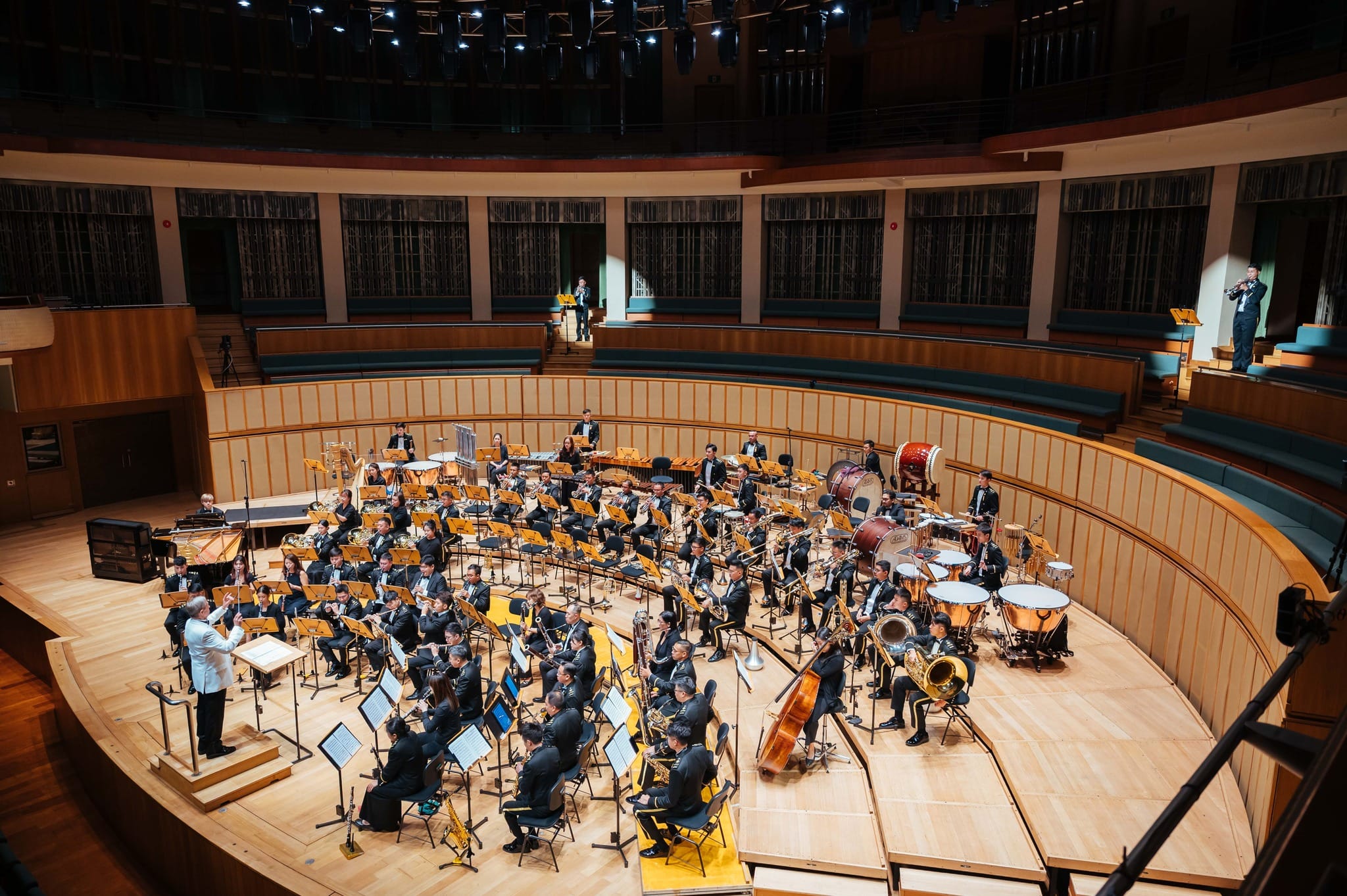 Maestro Bostock conducting