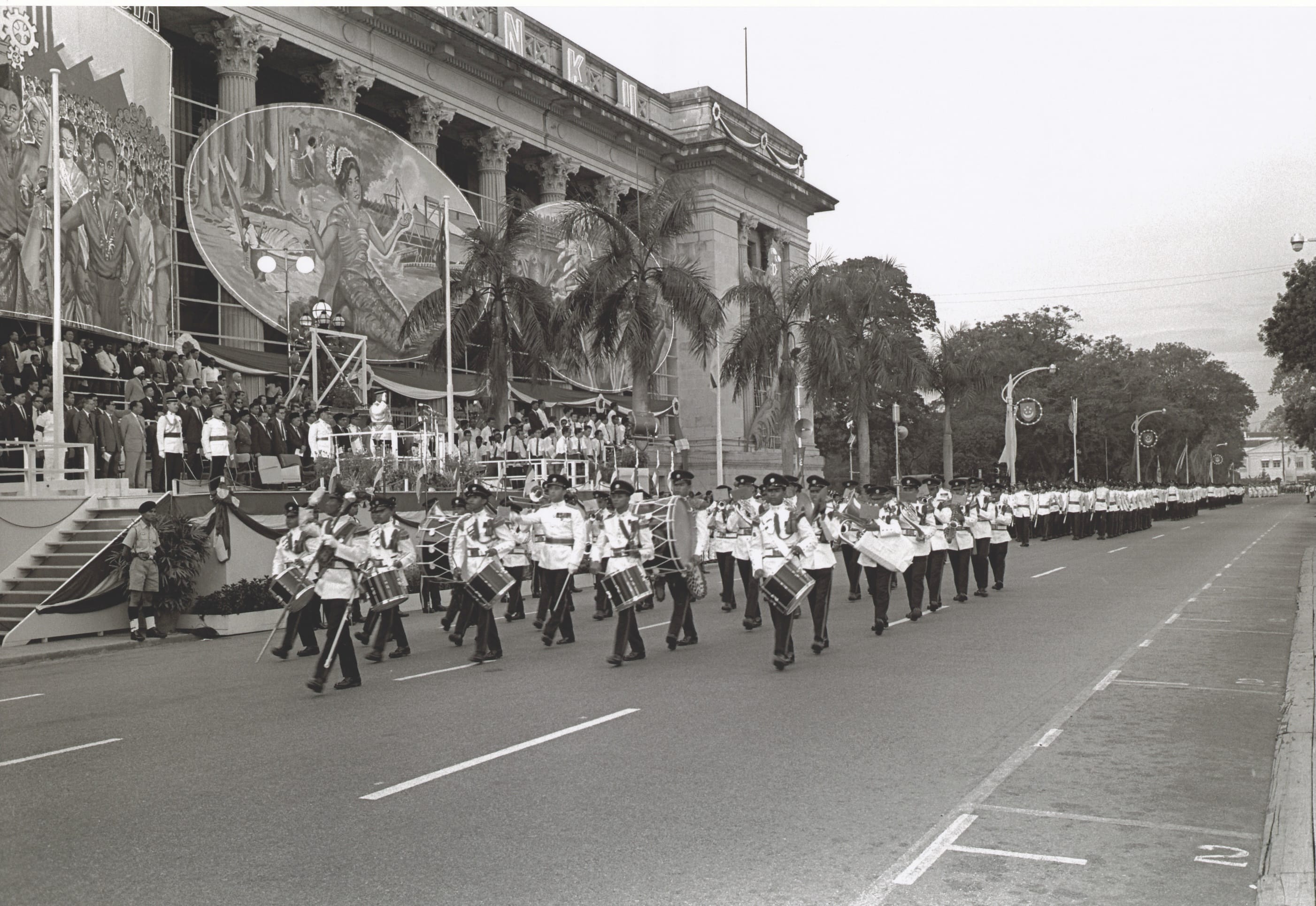 SAF Band marching past City Hall during a National Day Parade in the early years.