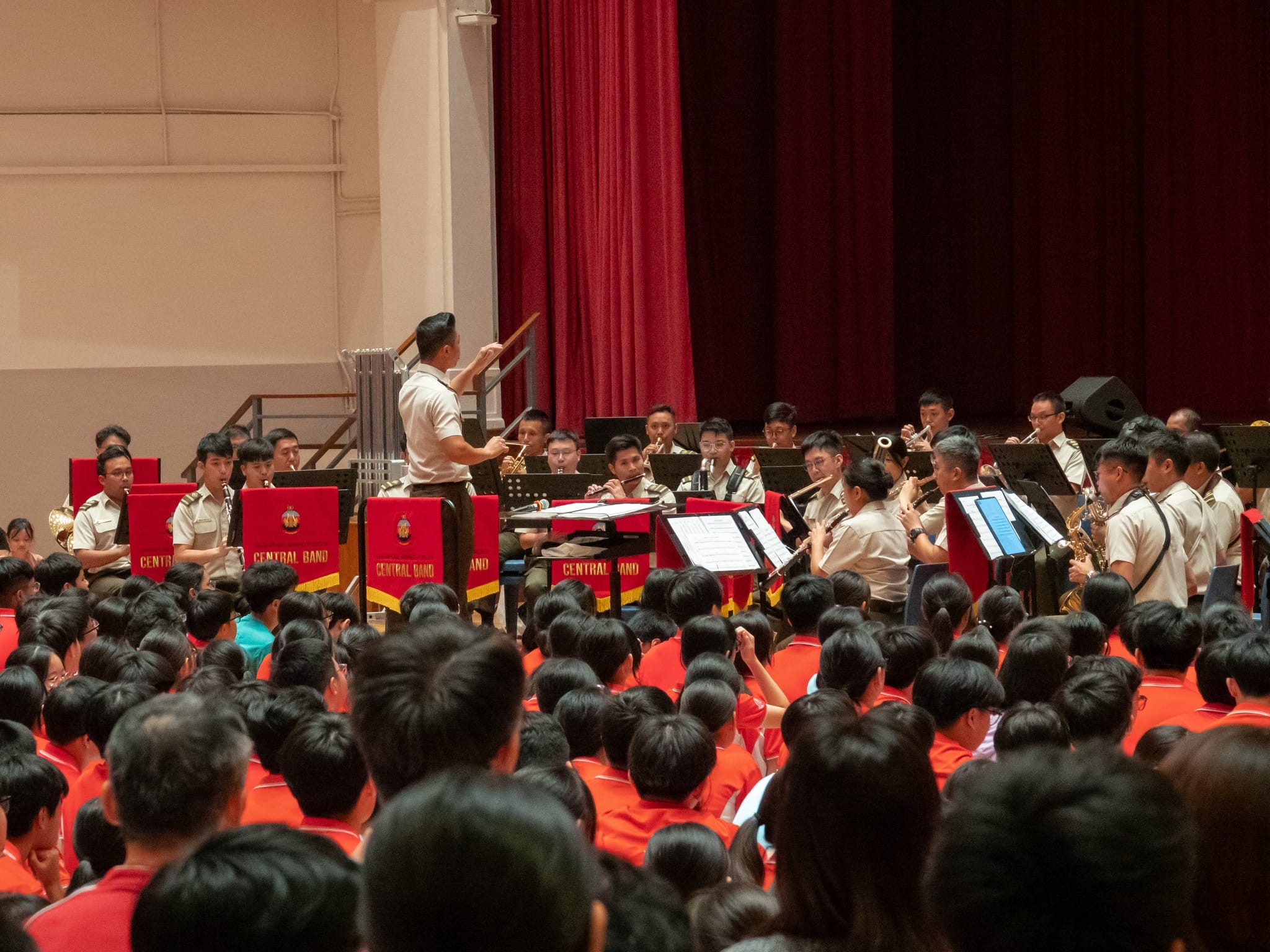 ME5 Wang conducting the SAF Central Band.