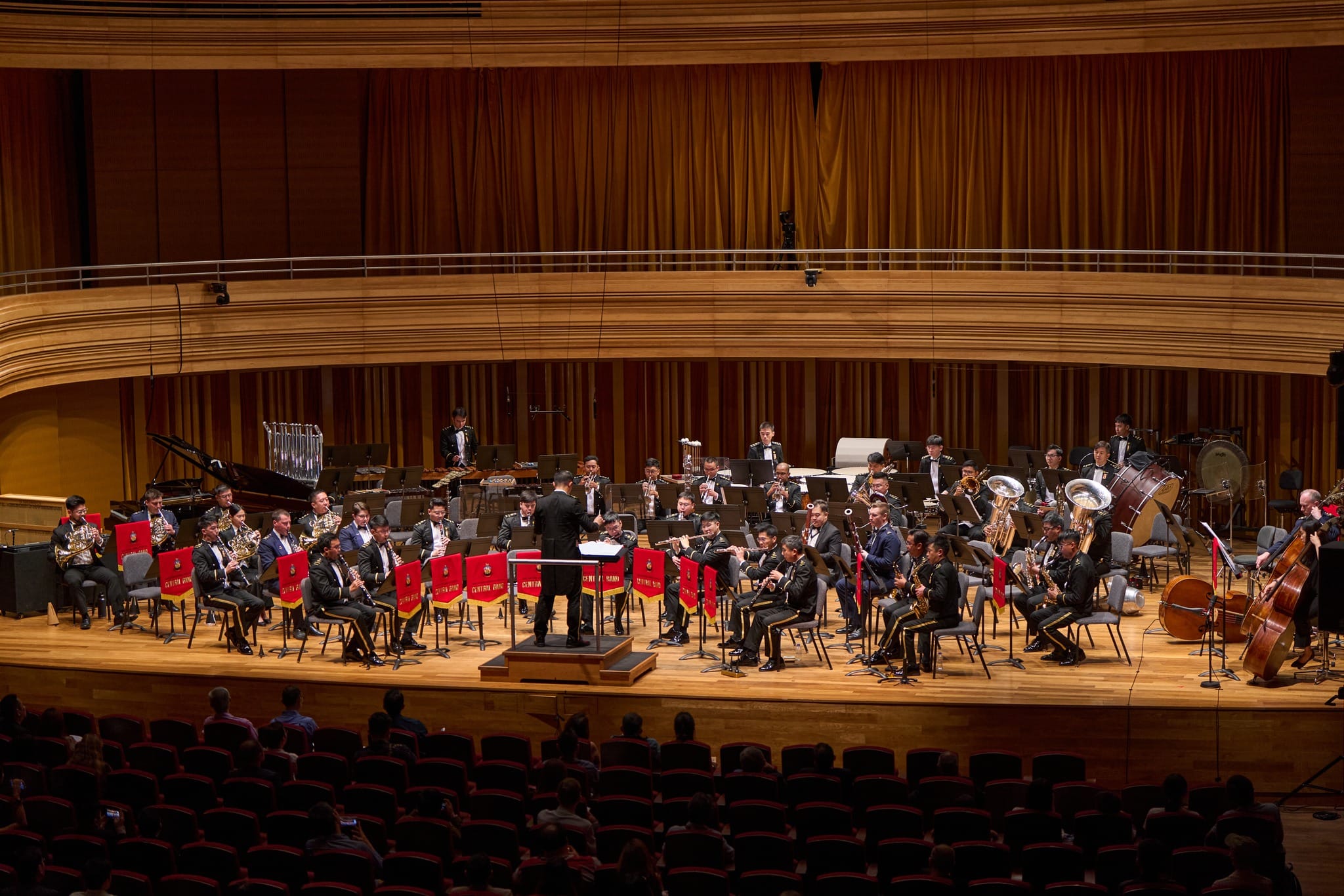 The SAF Central Band and musicians from the RAAF performing Dr Kelly Tang’s vibrant 𝘾𝙤𝙣𝙘𝙚𝙧𝙩𝙤