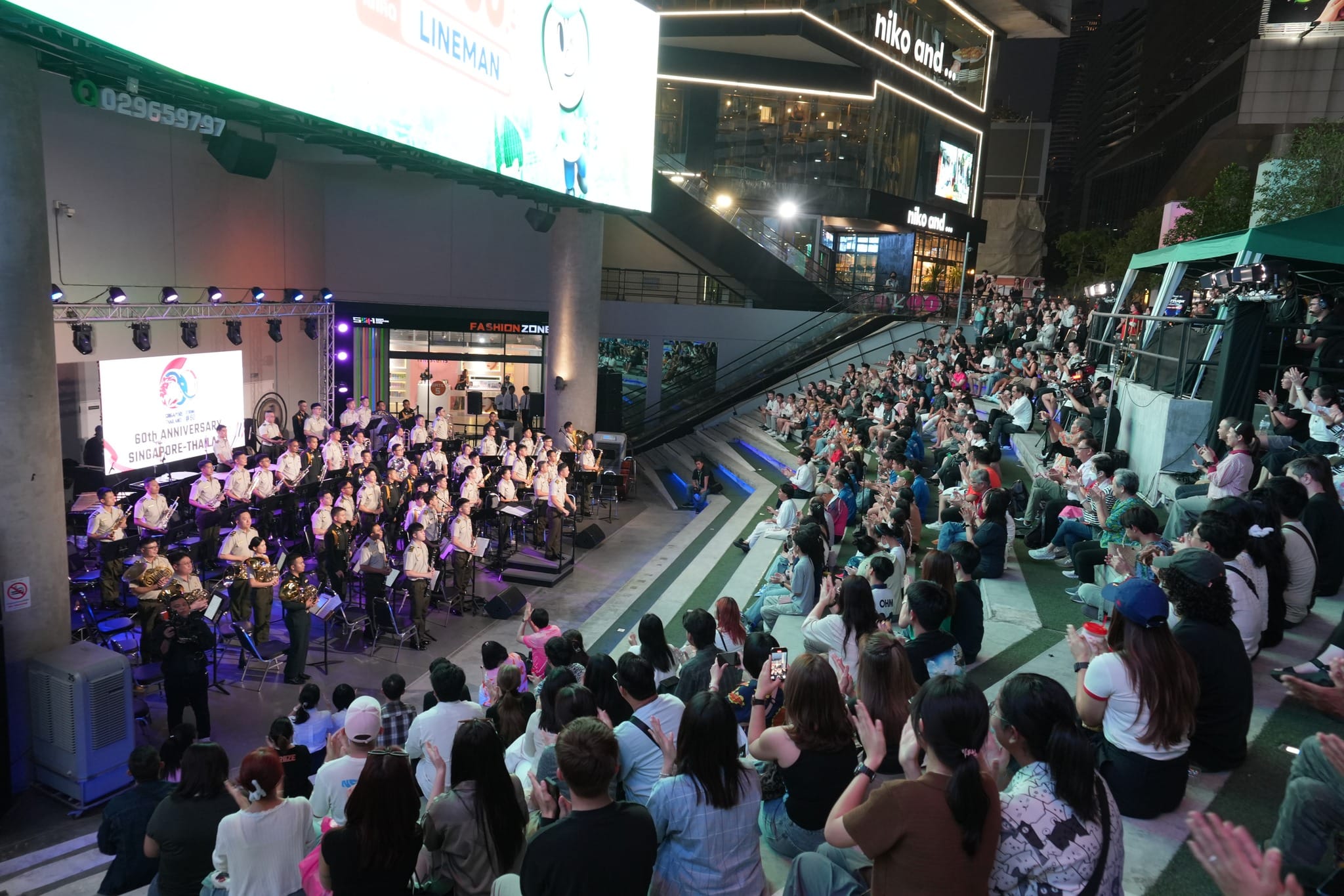 The combined band acknowledging the audience after the performance.