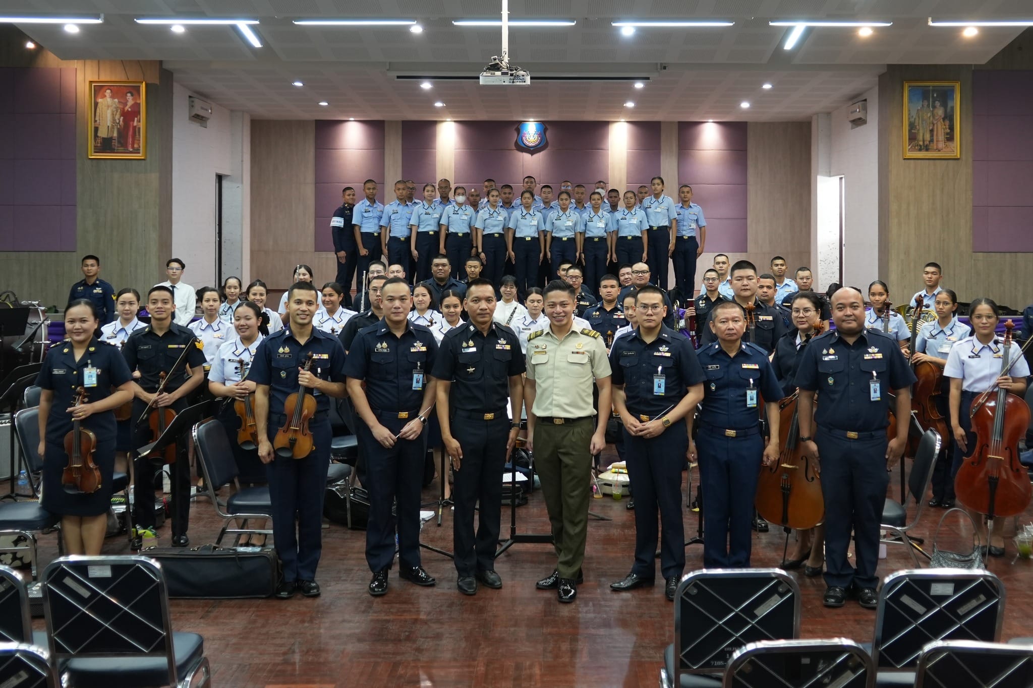 ME5 Wang in a group photo with Wing Commander Pirun Jehwong and members of the RTAF Symphony Orchestra.
