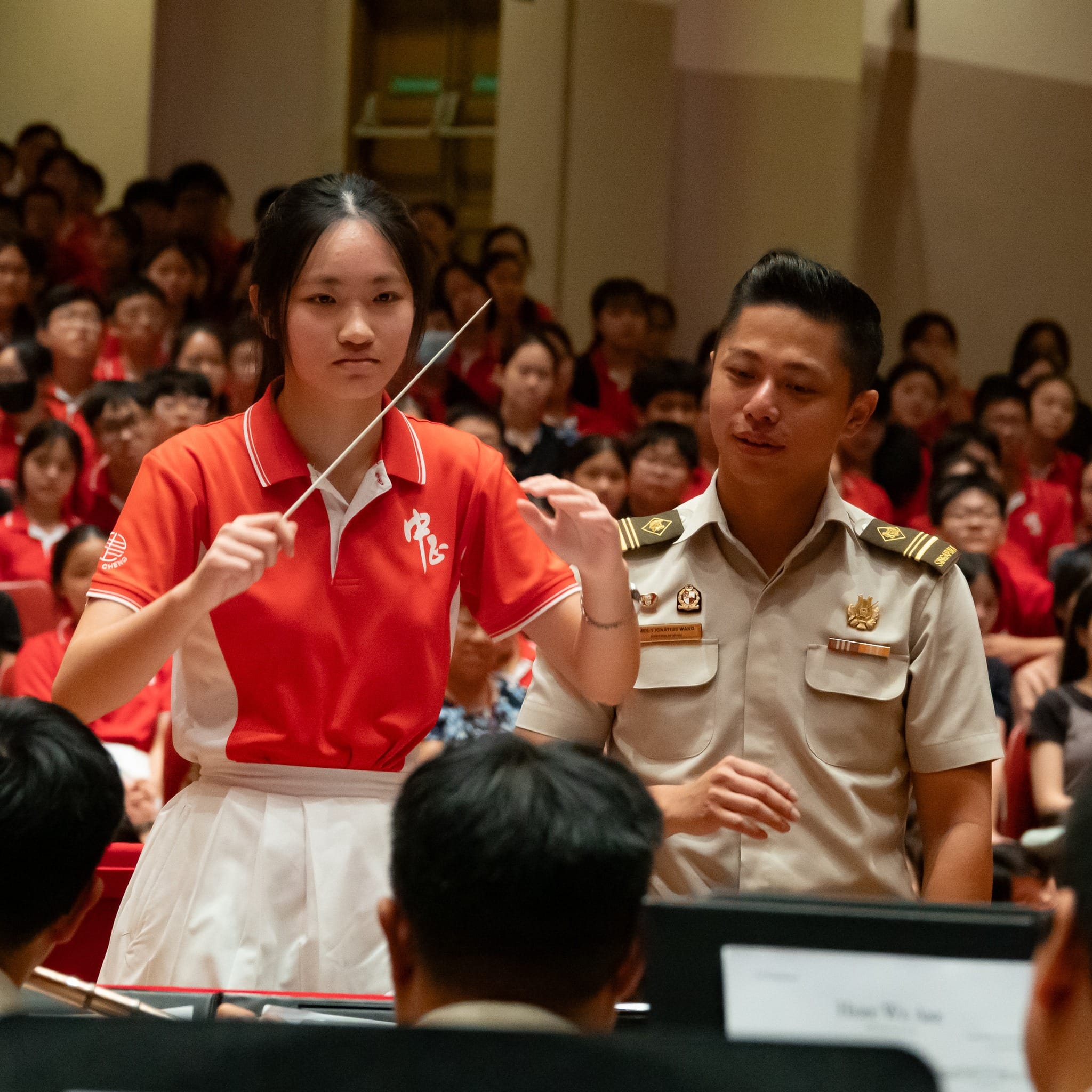 Student conductor of CCHSM Concert Band Tan Wei Xuan Alysha leading the SAF Central Band.