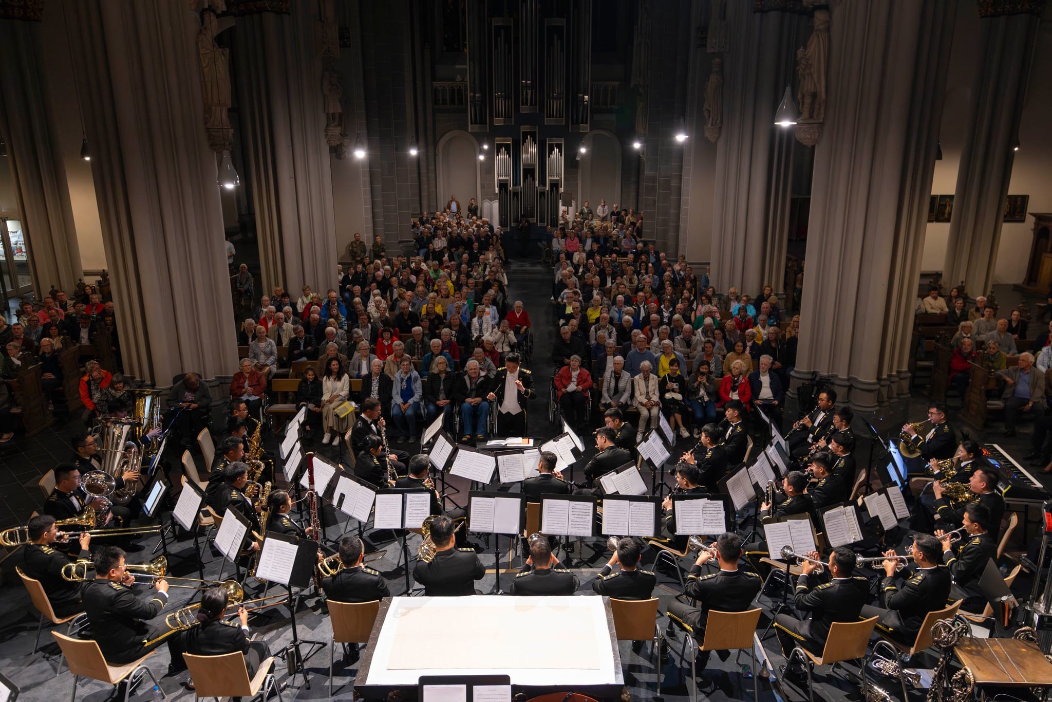The concert was attended by a full house of audience.