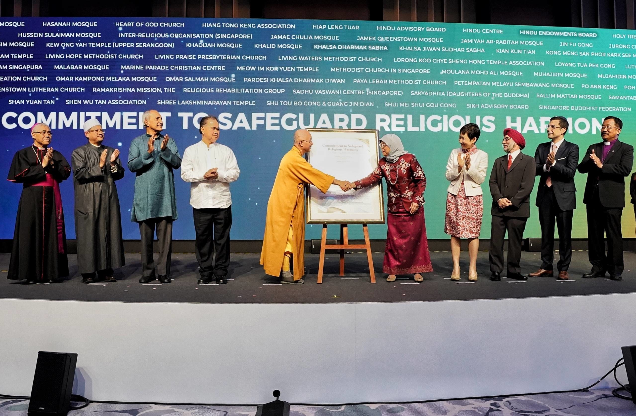 Venerable Seck Kwang Phing presenting a commemorative version to Former President Halimah Yacob at ICCS 2019