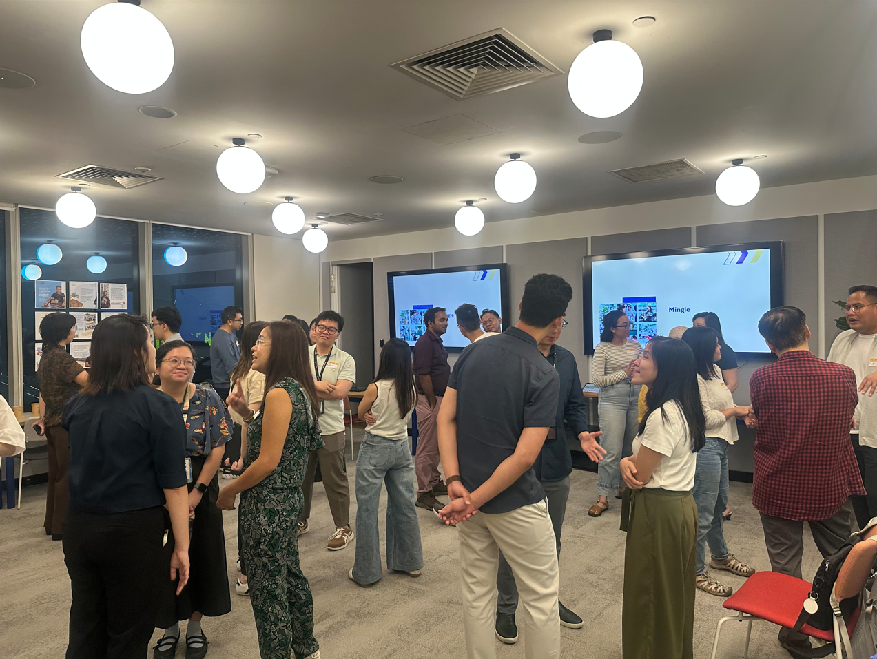 Participants at the Citizens' Circle session engage in ice-breaking activities