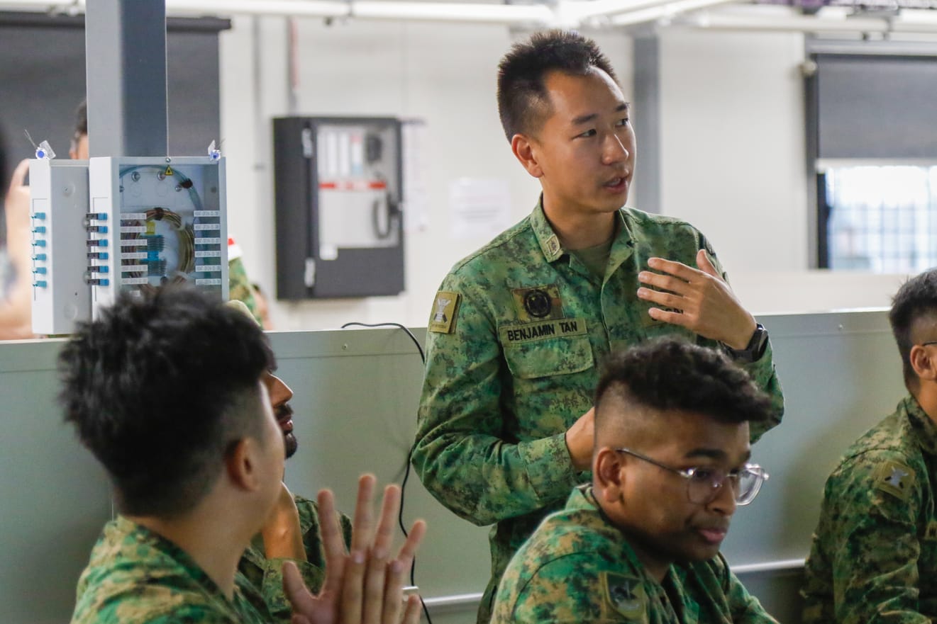  LTC Benjamin Tan leading a discussion with soldiers in a classroom.