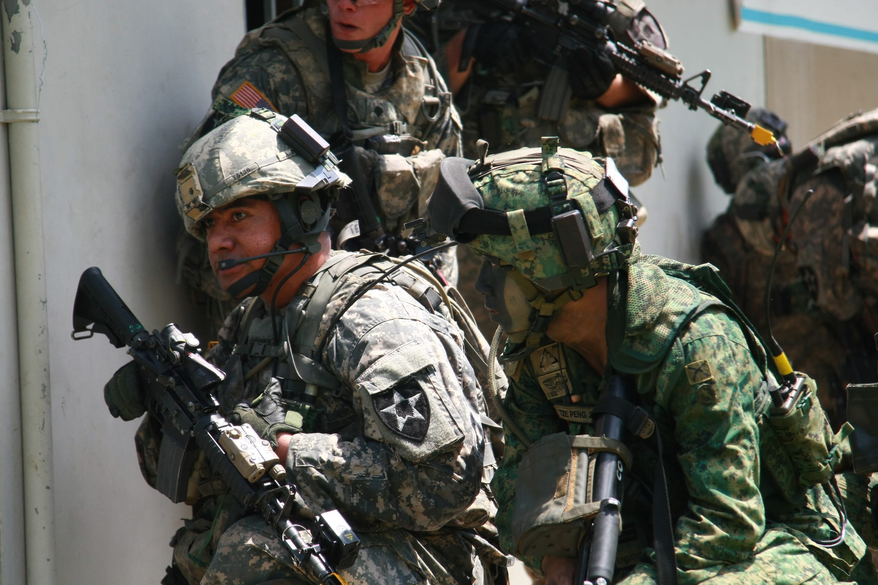  LTC Ng Tze Peng in combat gear during a joint urban exercise with US soldiers.