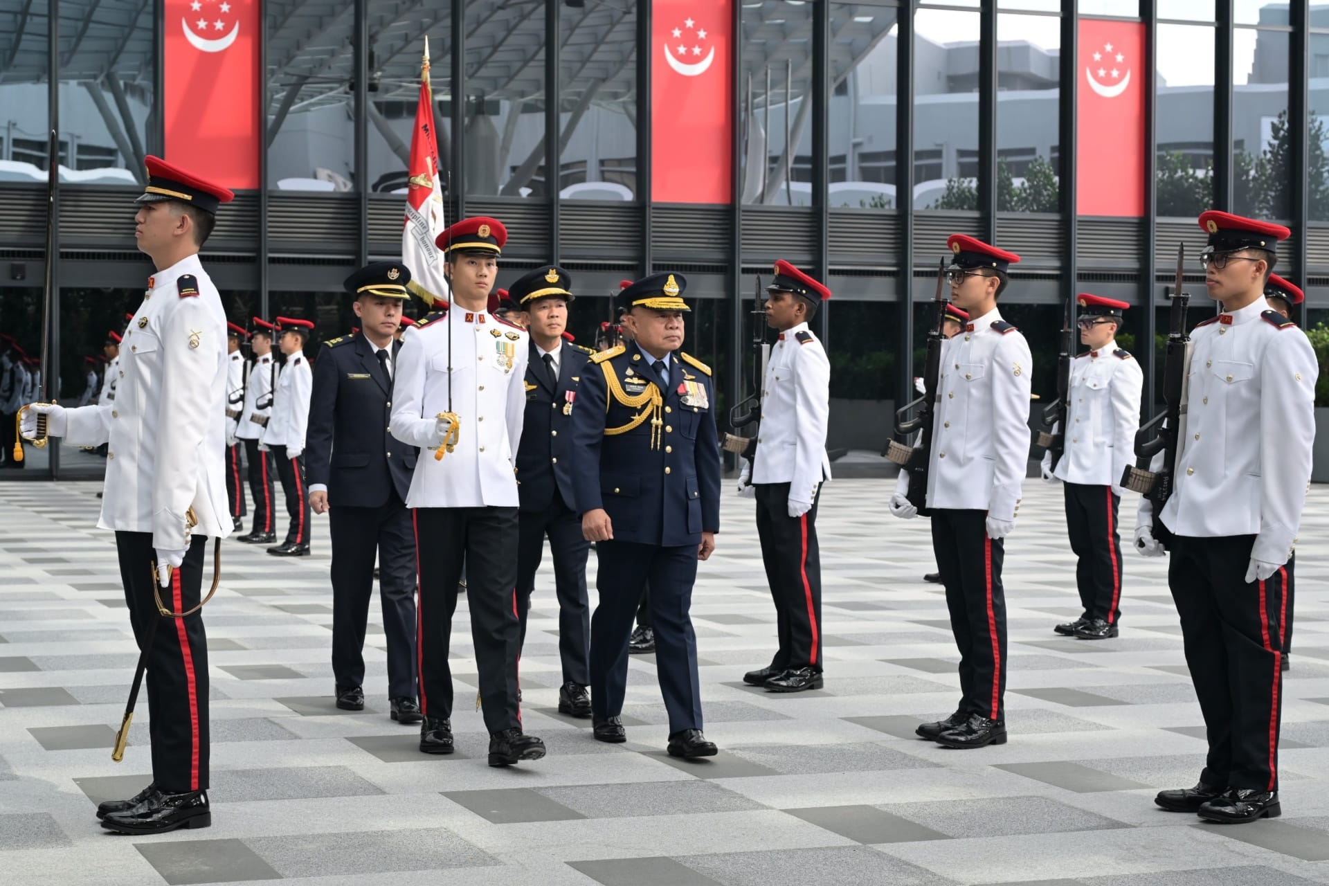 ACM Punpakdee inspecting the Guard of Honour at MINDEF this morning.