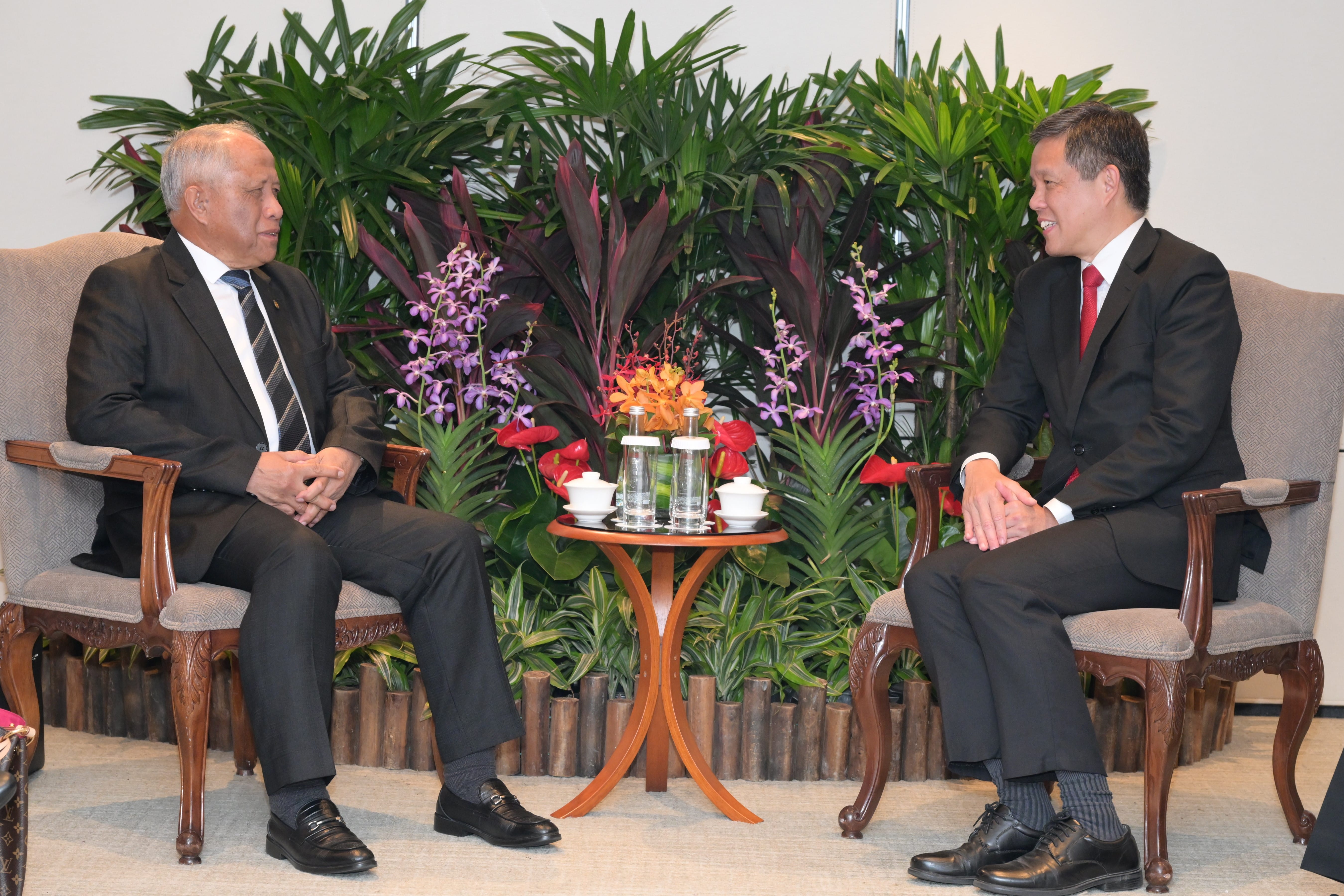 Minister at the Prime Minister’s Office of Brunei Darussalam and Minister of Defence II Pehin Datu Lailaraja Major General (Rtd) Dato Paduka Seri Haji Awang Halbi bin Haji Mohd Yussof called on Minister for Defence Mr Chan Chun Sing on the sidelines of the 22nd Shangri-La Dialogue earlier today.