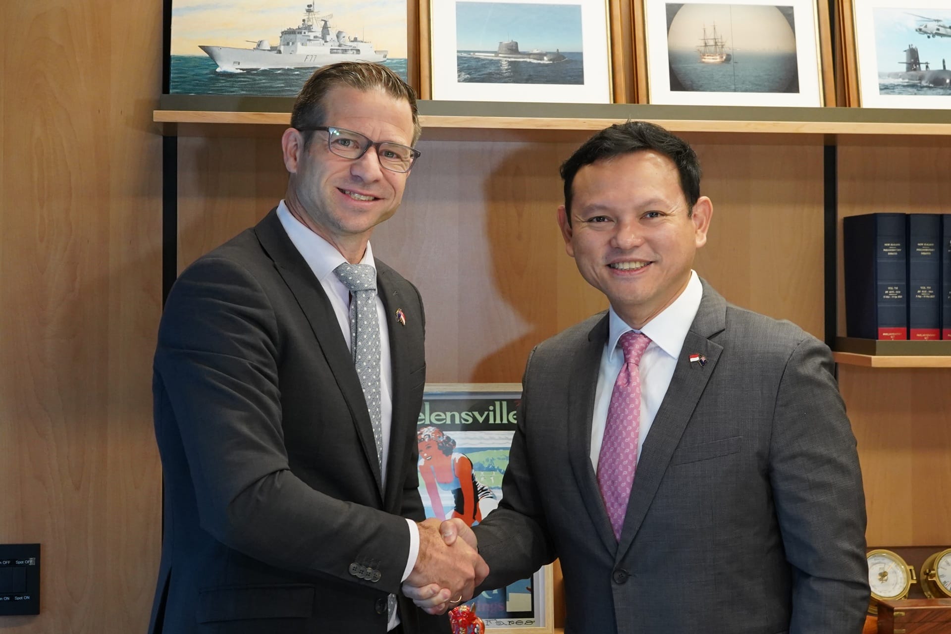 Mr Zaqy (right), calling on New Zealand’s Associate Minister for Defence, Mr Chris Penk (left).