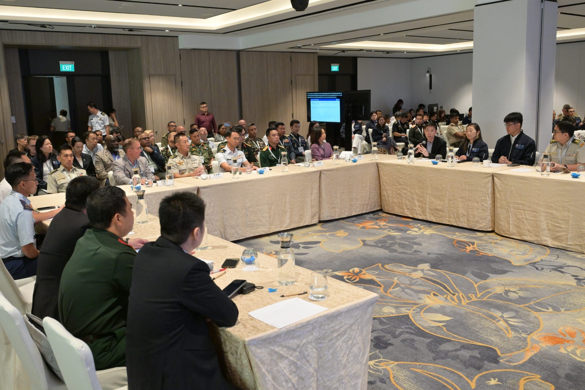 From right to left: Vietnam’s UN Resident Coordinator, Ms Pauline Tamesis, VINASARCOM’s Deputy Chief of Office, Senior C