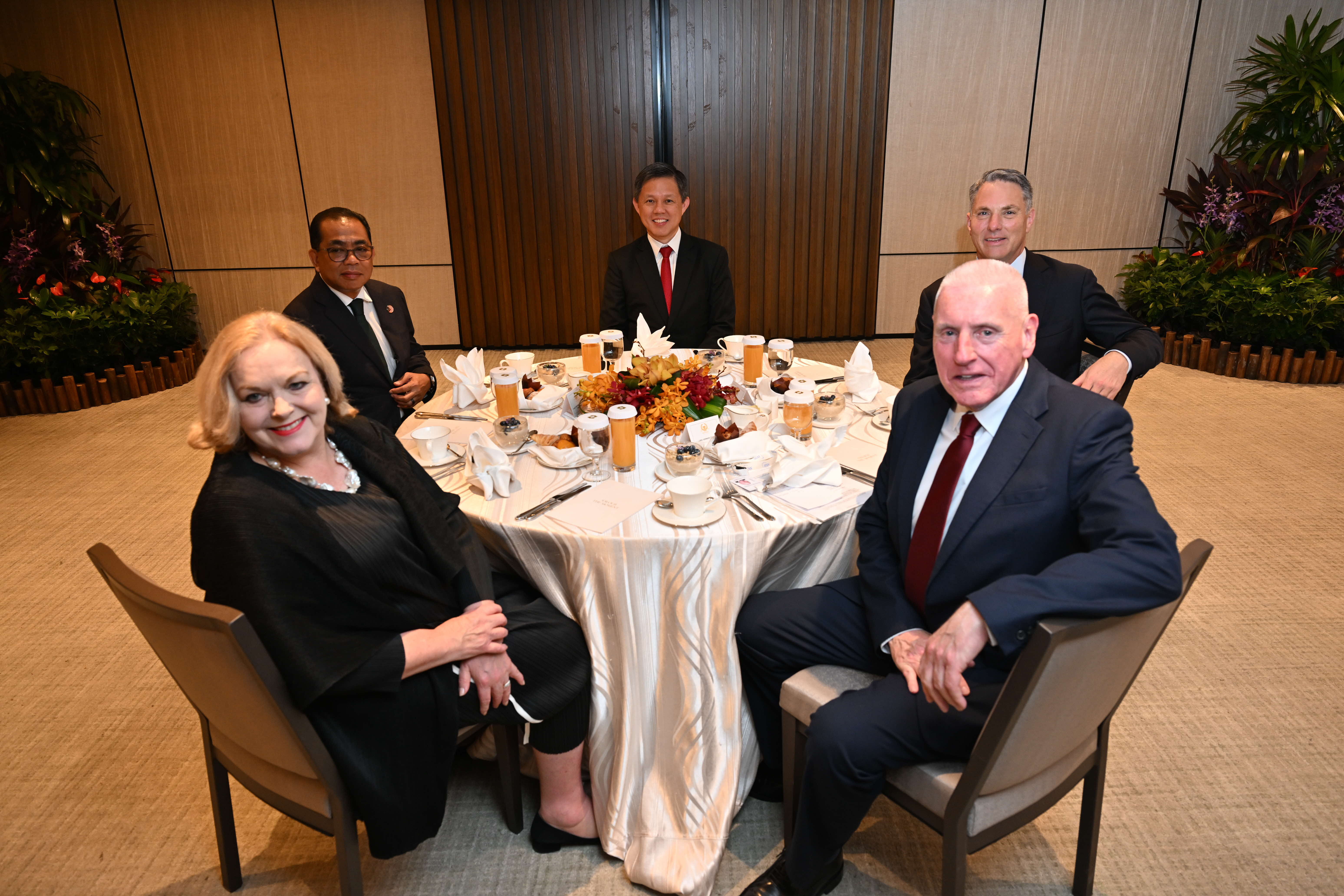 Minister for Defence Mr Chan Chun Sing (centre) hosting breakfast for Defence Ministers of the Five Power Defence Arrangements this morning on the sidelines of the 22nd Shangri-La Dialogue.