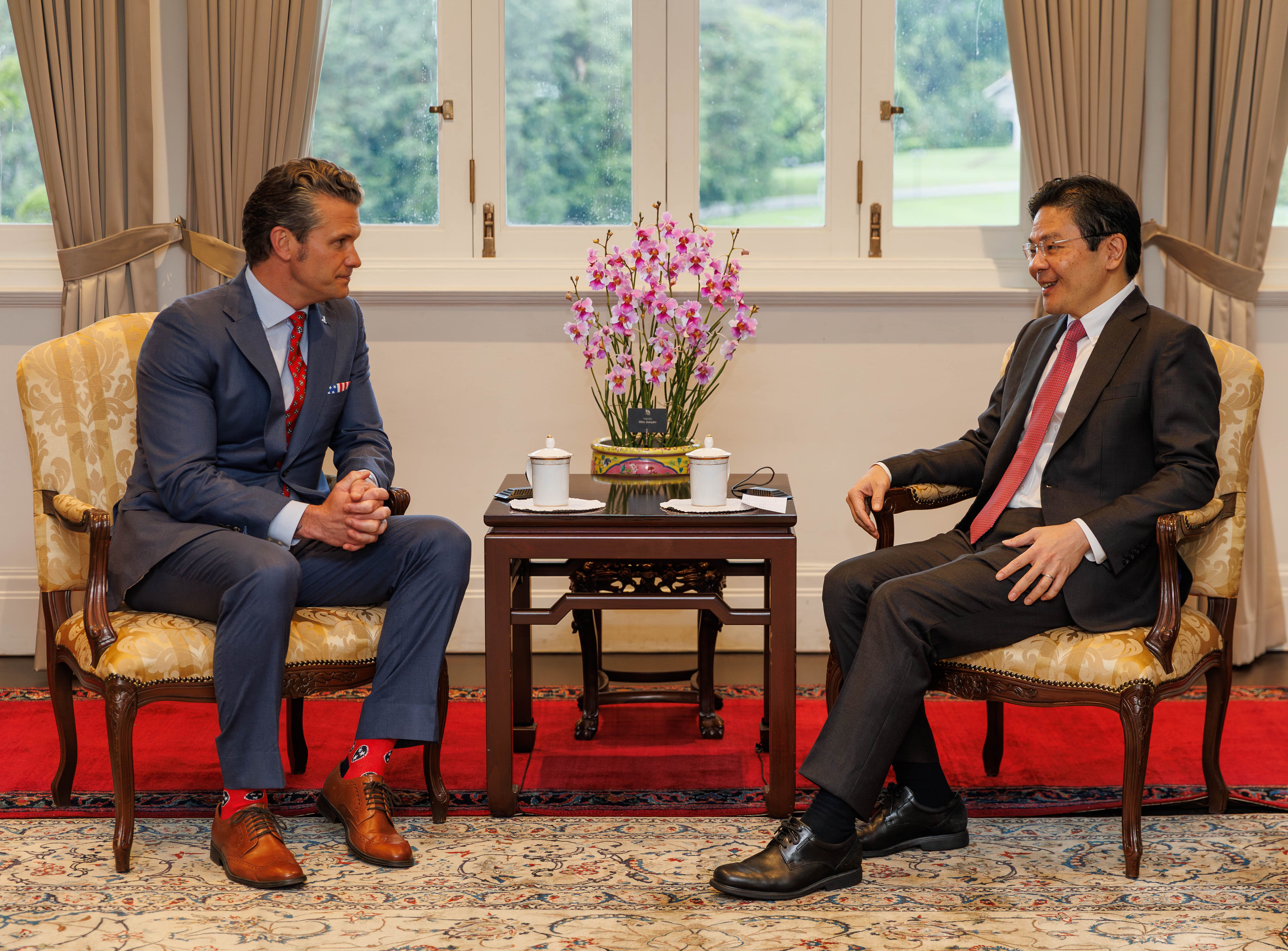 United States Secretary of Defense Pete Hegseth called on Prime Minister Lawrence Wong at the Istana this afternoon, on the sidelines of the 22nd Shangri-La Dialogue. Photo Credit: MDDI