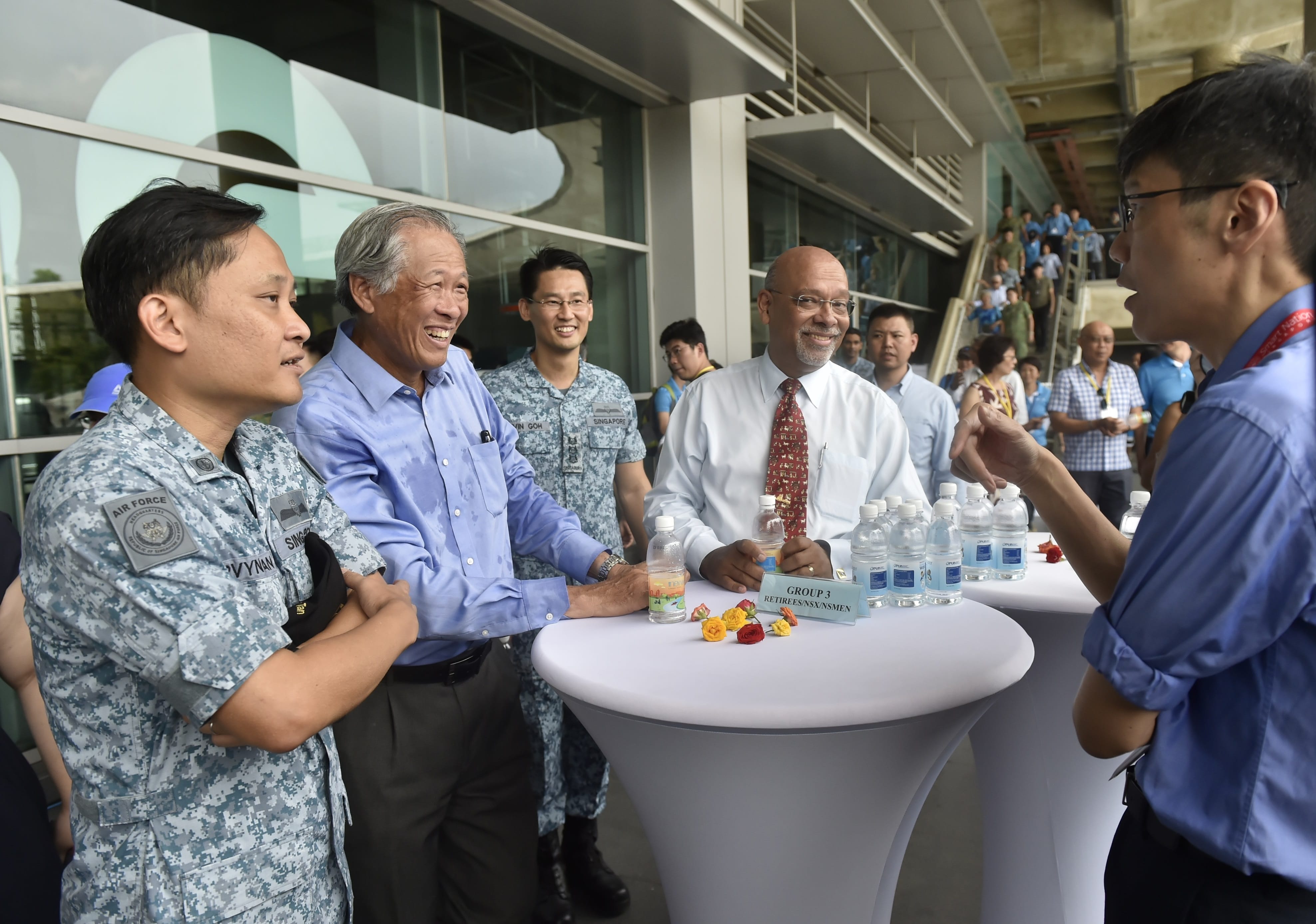 Dr Ng interacting with guests at the RSAF50@Marina Barrage preview event.