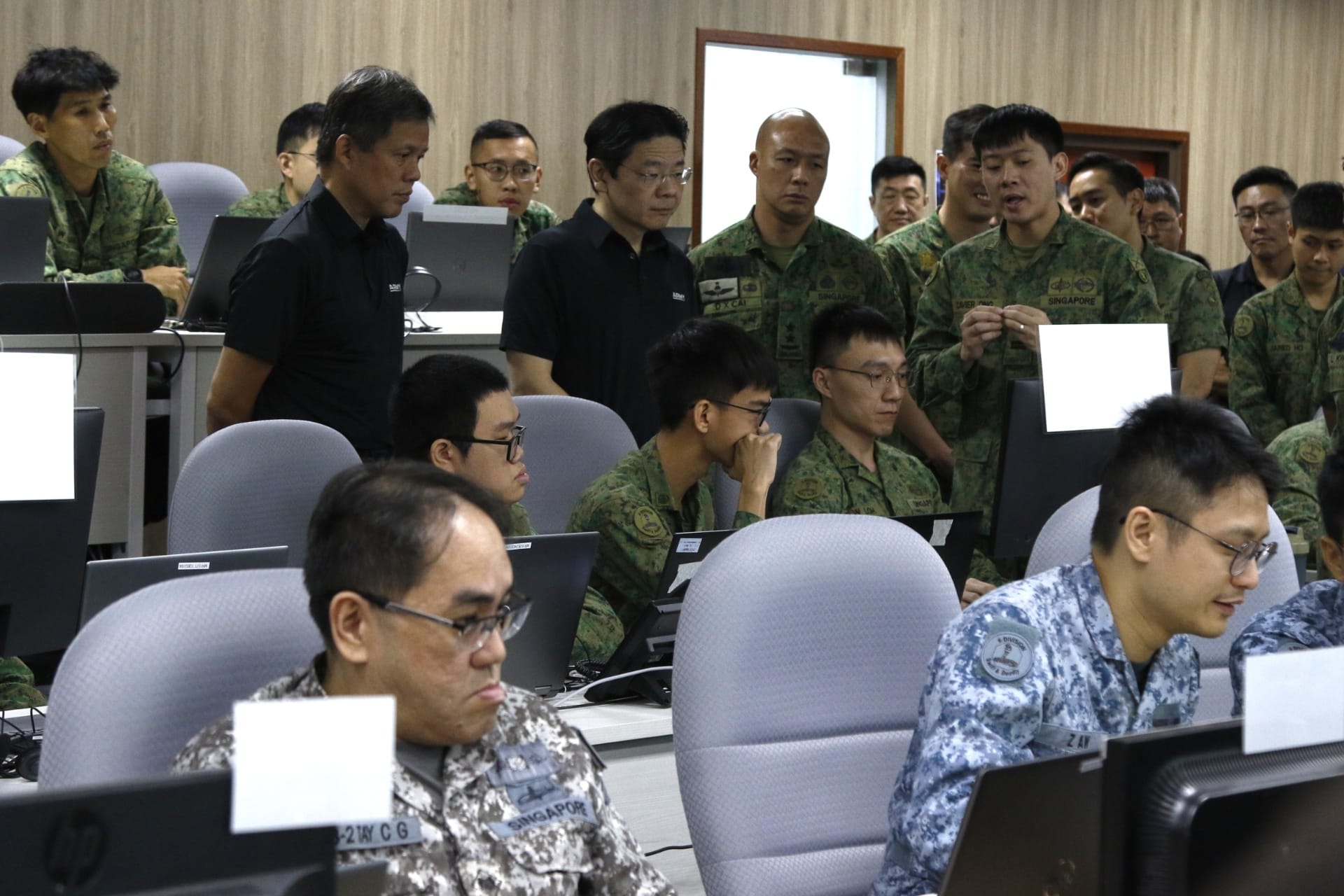 Prime Minister (PM) and Minister for Finance Mr Lawrence Wong receiving a brief by soldiers participating in the Division's Advanced Competency Training.