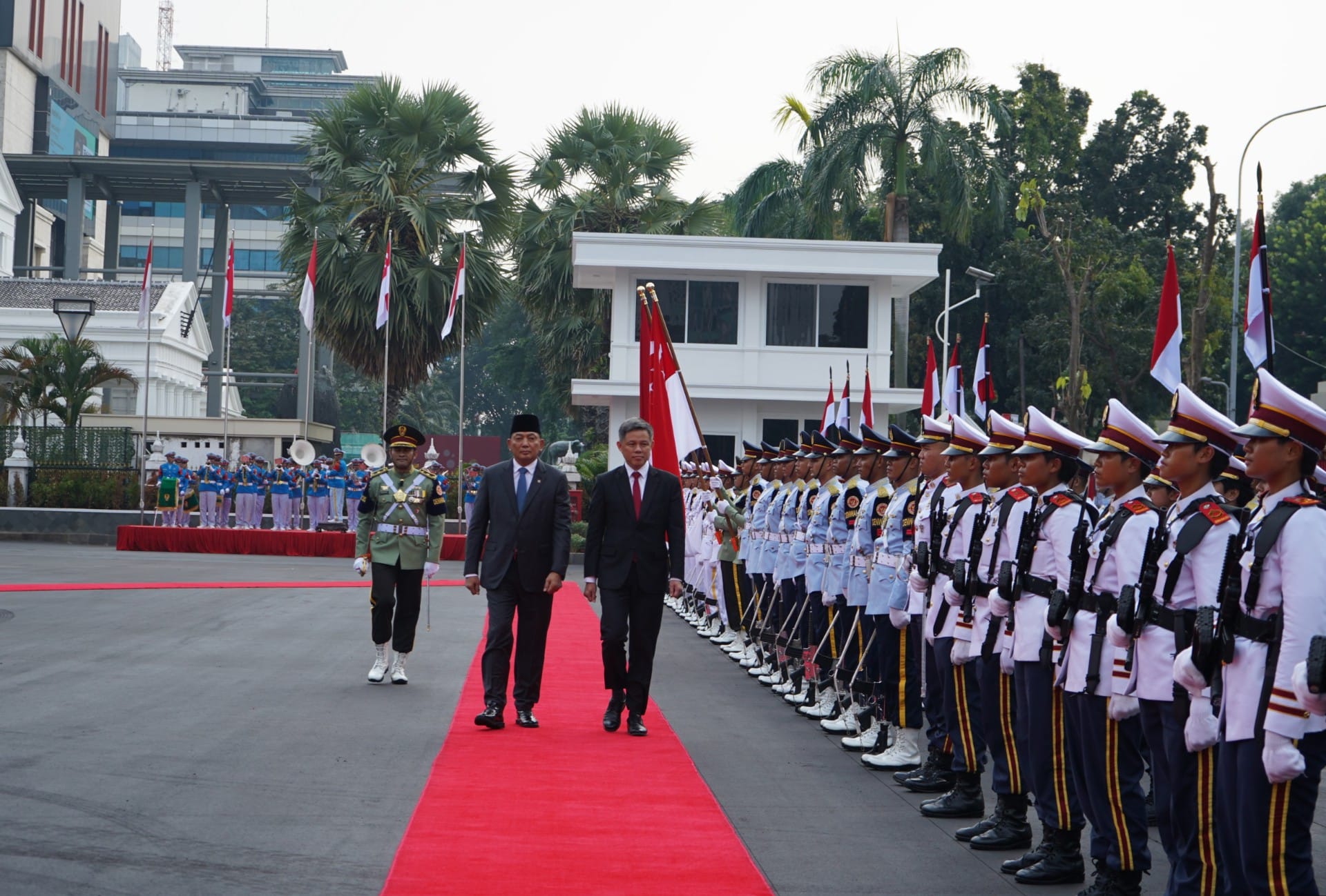 Mr Chan inspecting the Guard of Honour at the KEMHAN.