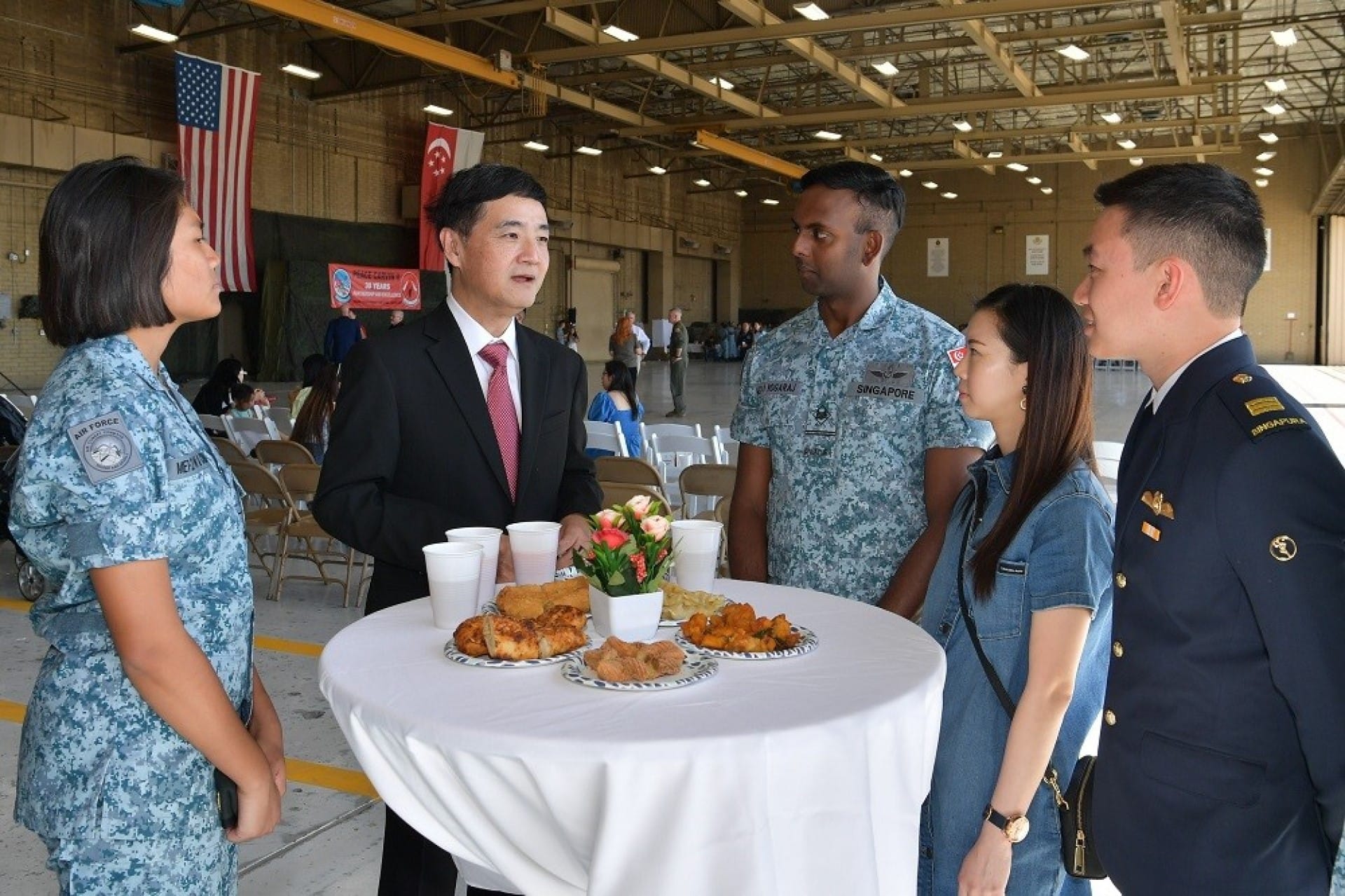 Mr Heng interacting with personnel from PC II detachment during the 30th anniversary celebrations.