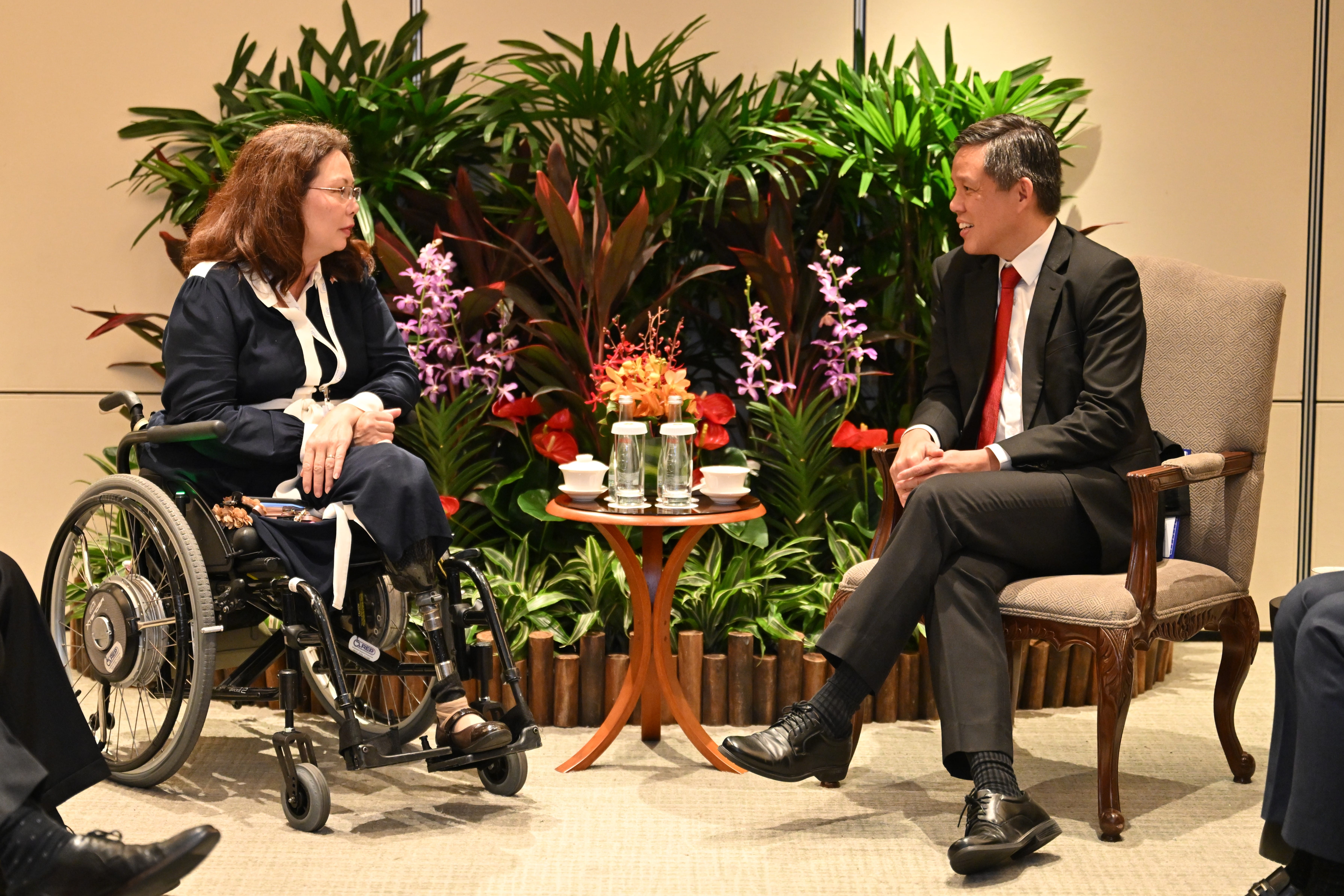 Mr Chan met with the United States Congressional Delegation led by Senator Pete Ricketts (R-Nebraska), which also included Senator Tammy Duckworth (D-Illinois).