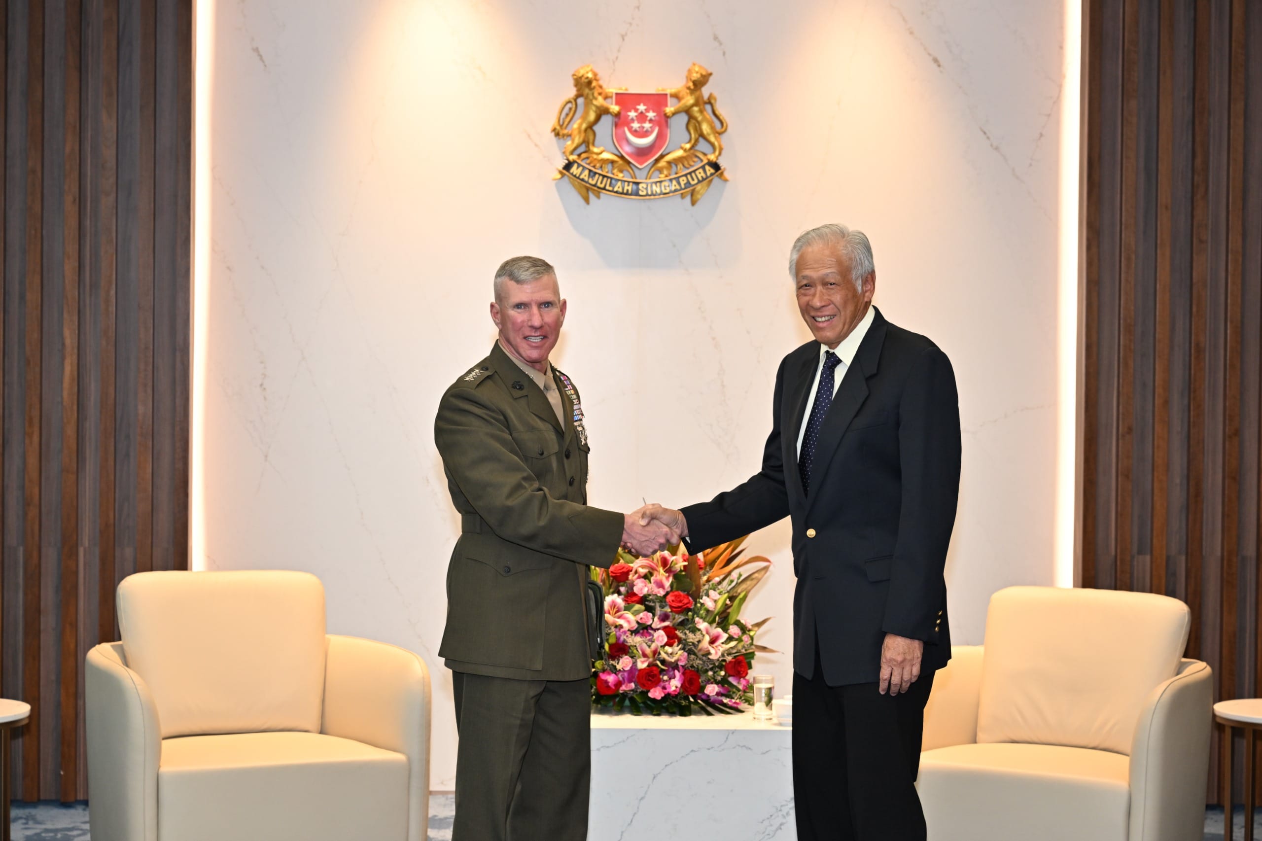 Commandant of the United States Marine Corps (USMC) General (GEN) Eric M. Smith (left), calling on Minister for Defence Dr Ng Eng Hen (right) this afternoon.