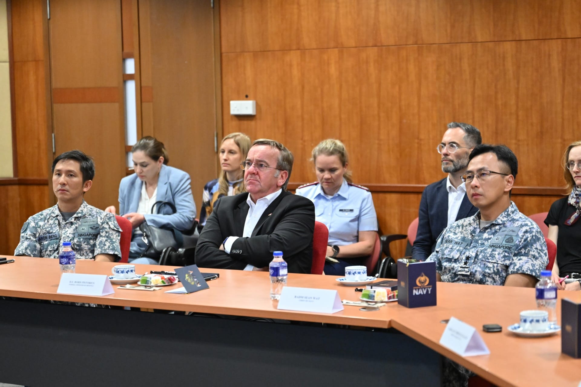 Mr Pistorius was briefed about Singapore’s National Service system by the National Service Policy Department. 