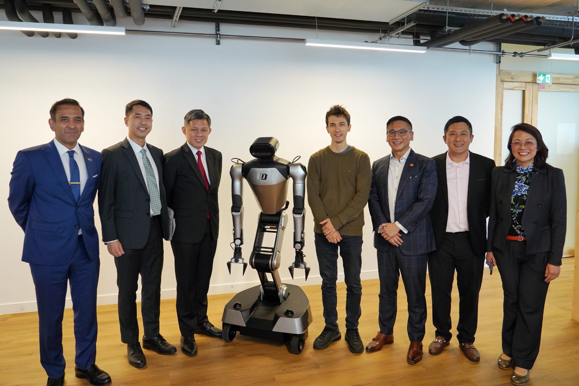 Minister Chan visited Mistral AI and was shown a demonstration of their robotics capabilities.