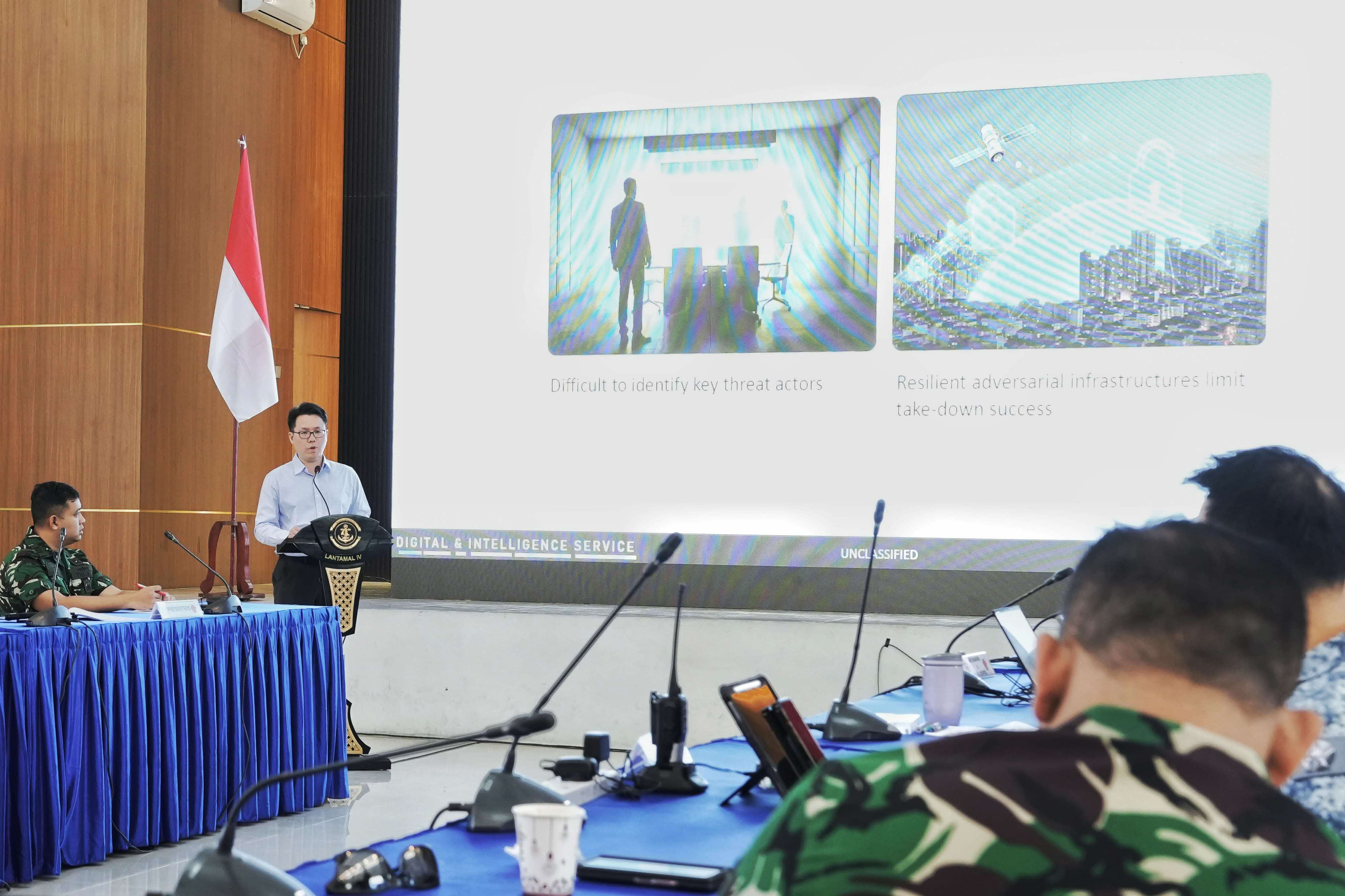Personnel from the DIS Defence Cyber Command sharing on emerging areas of interest in the cyber domain as part of the professional exchange during the exercise.