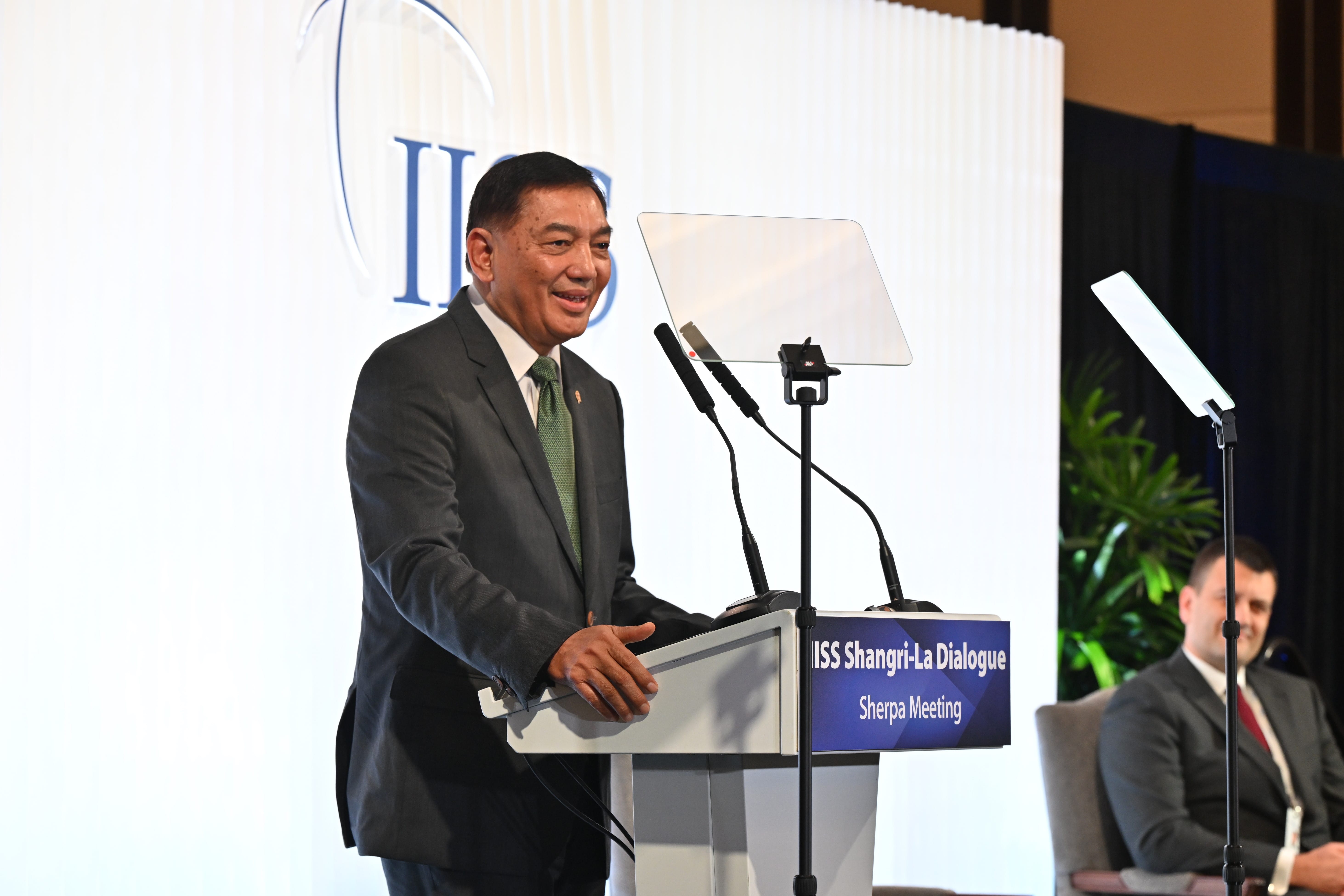 LG(Rtd) Sjafrie delivering the Special Address at the 13th International Institute for Strategic Studies (IISS) Shangri-la Dialogue (SLD) Sherpa Meeting this evening.