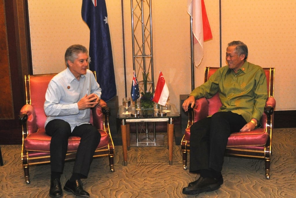 Dr Ng interacting with United States Secretary of Defense Chuck Hagel during his informal meeting with ASEAN Defence Ministers.