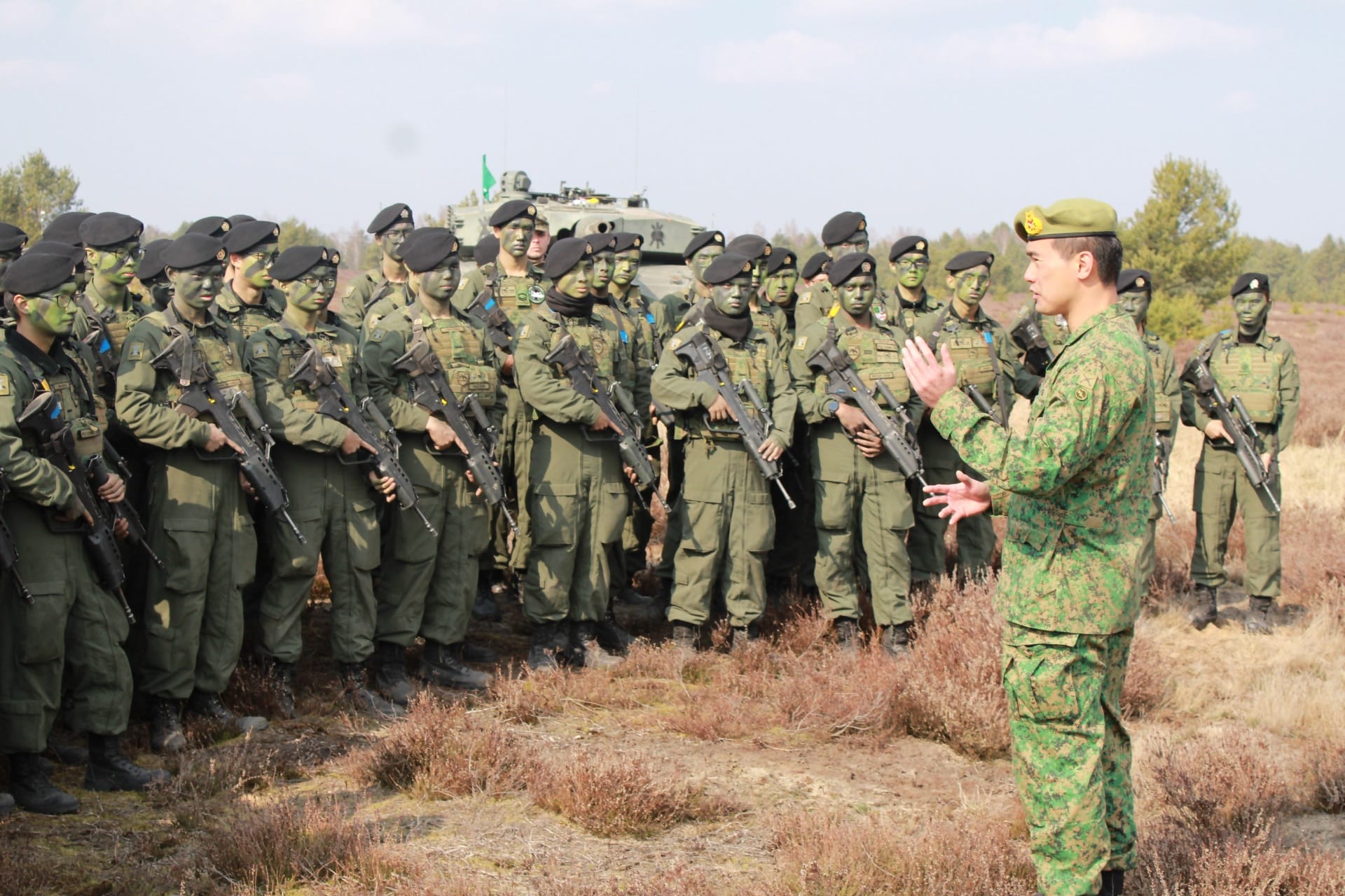 The Singapore Army’s Chief of Staff, General Staff (COS-GS), Brigadier-General (BG) Wong Shi Ming (right) engaging service personnel from 48th Battalion, Singapore Armoured Regiment (48 SAR) during his visit to Exercise Panzer Strike, in the Oberlausitz Military Training Area, Germany.