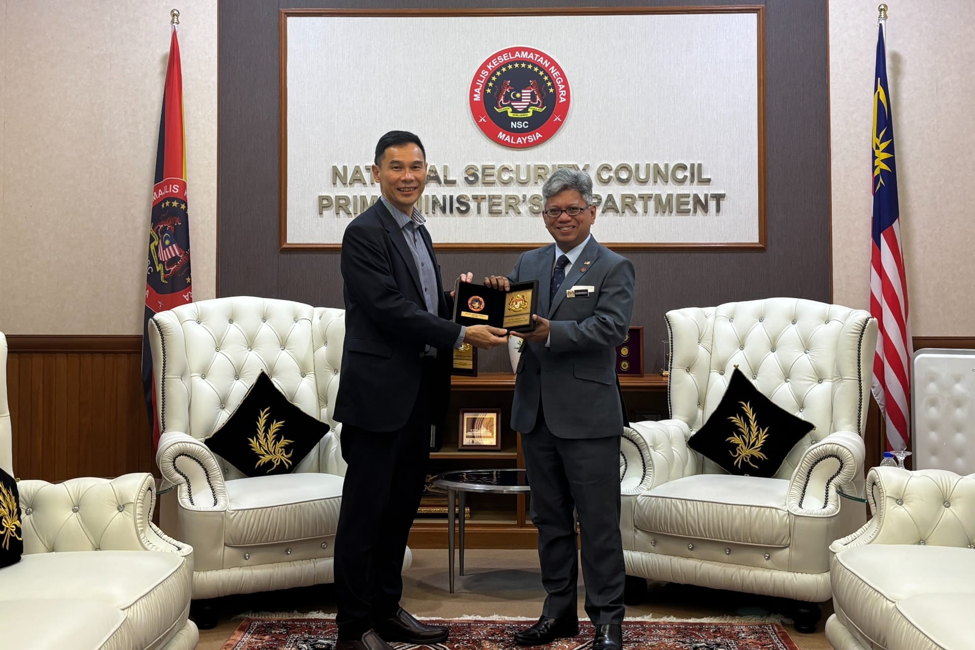 Mr Leong calling on Director-General of Malaysia’s National Security Council Raja Dato’ Nushirwan Zainal Abidin during his introductory visit.