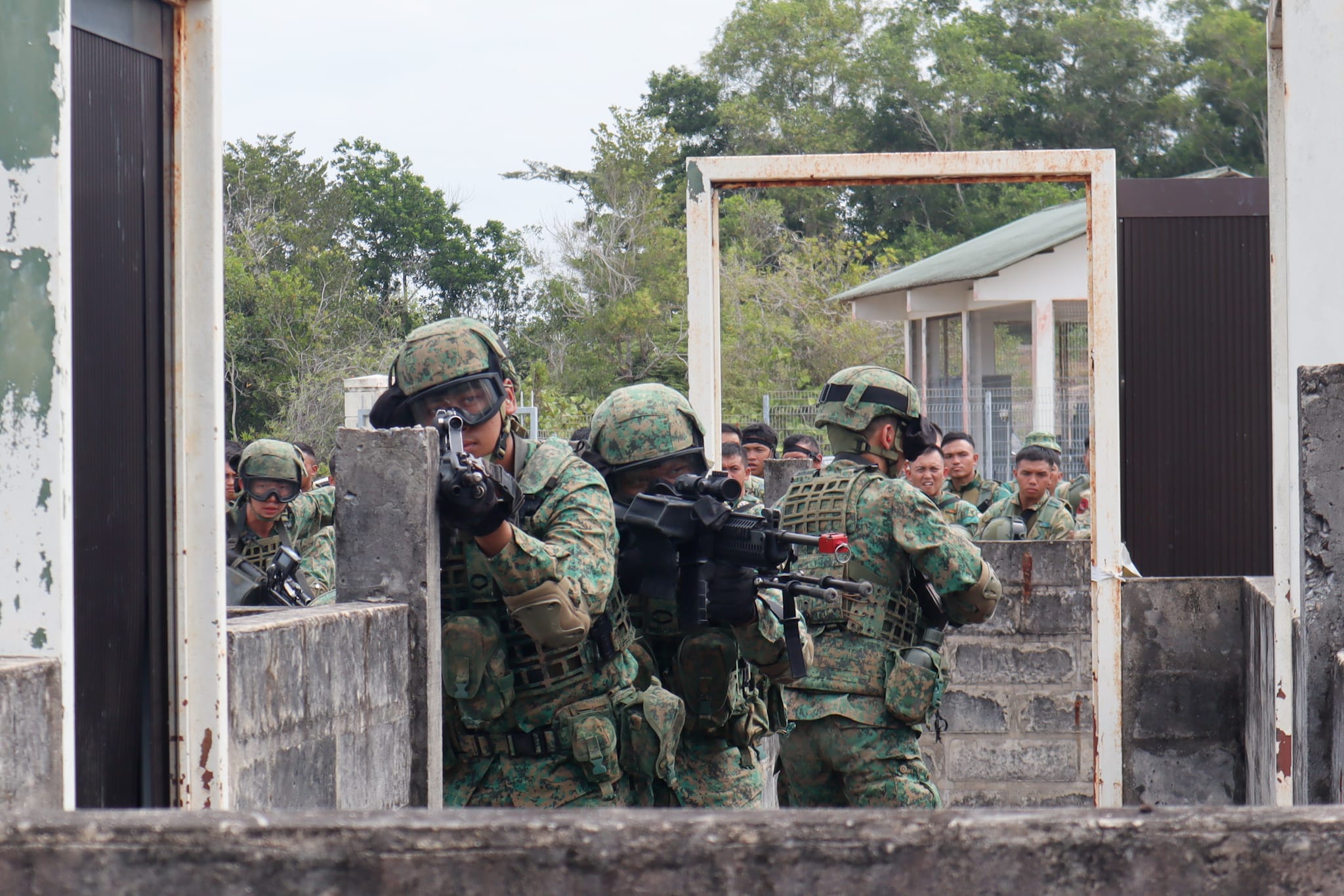 A field demonstration conducted by Singapore Army personnel during Exercise Maju Bersama. (Credit: Royal Brunei Land Forces)