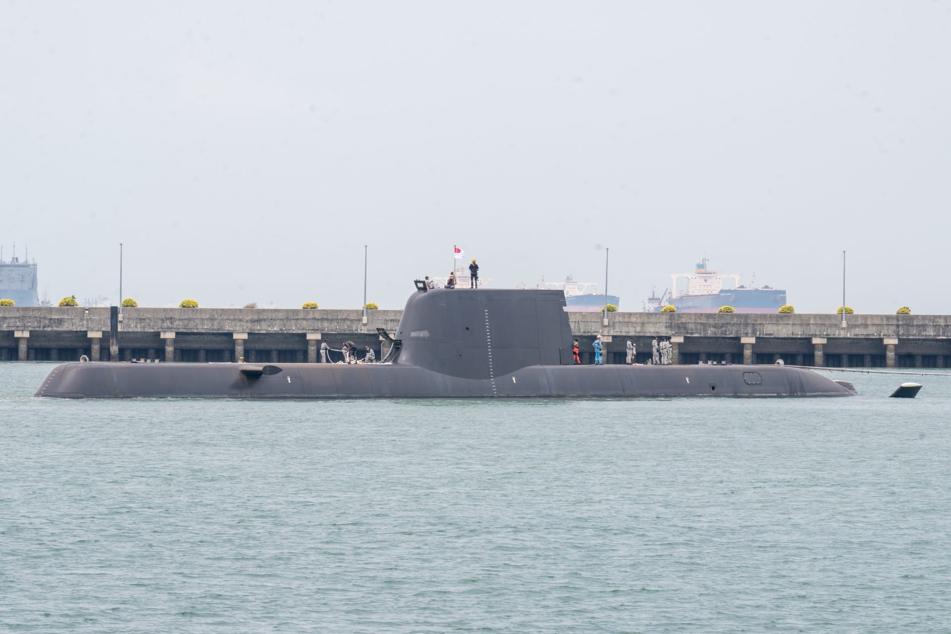 The Republic of Singapore Navy’s Invincible-class submarine, Illustrious, sailing into RSS Singapura – Changi Naval Base.
