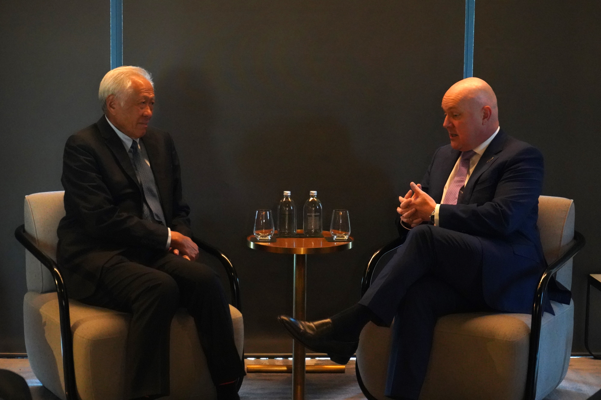 Dr Ng (left) meeting with New Zealand Prime Minister Christopher Luxon (right). 