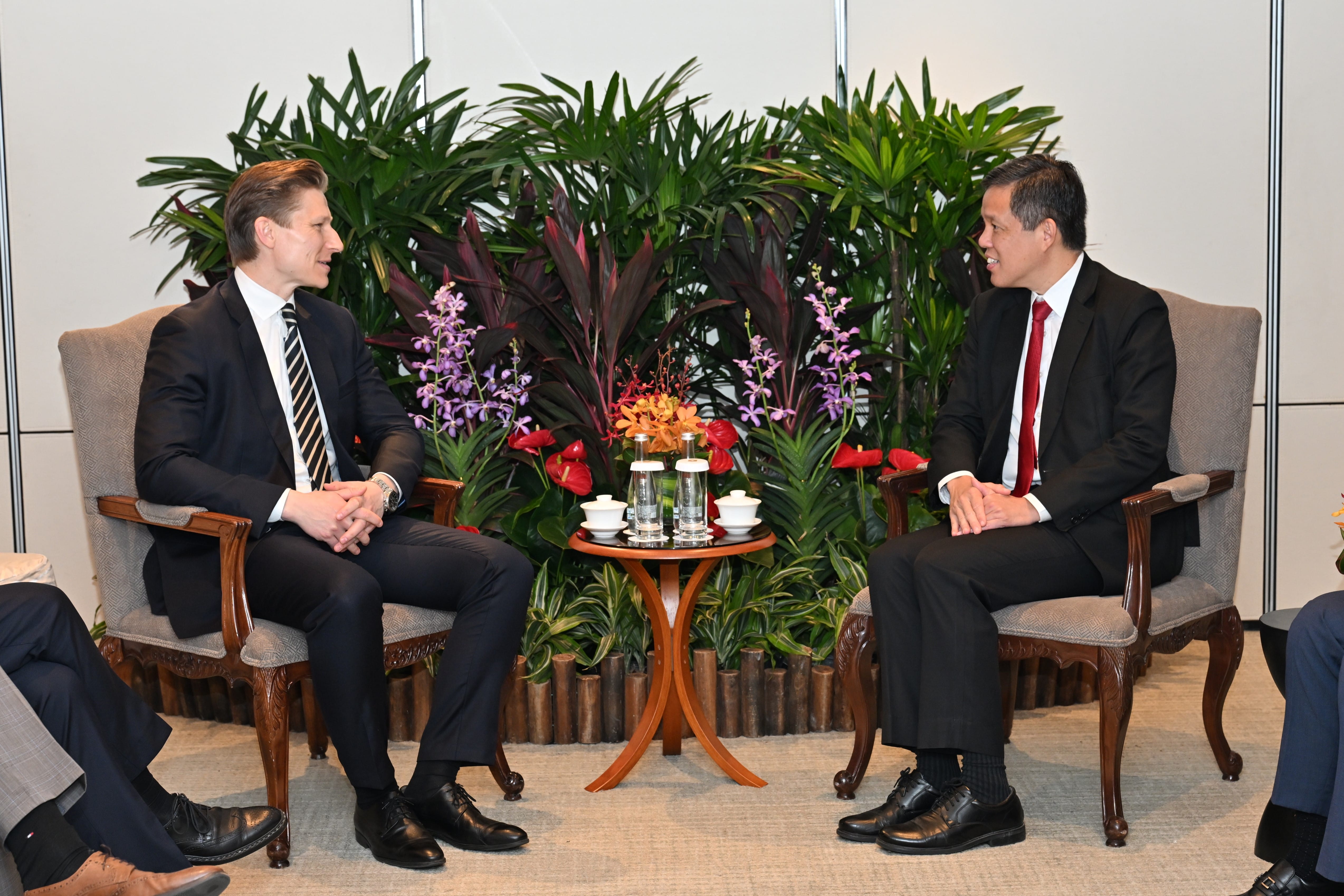 Finland Minister of Defence Antti Häkkänen called on Minister for Defence Mr Chan Chun Sing this morning on the sidelines of the 22nd Shangri-La Dialogue.