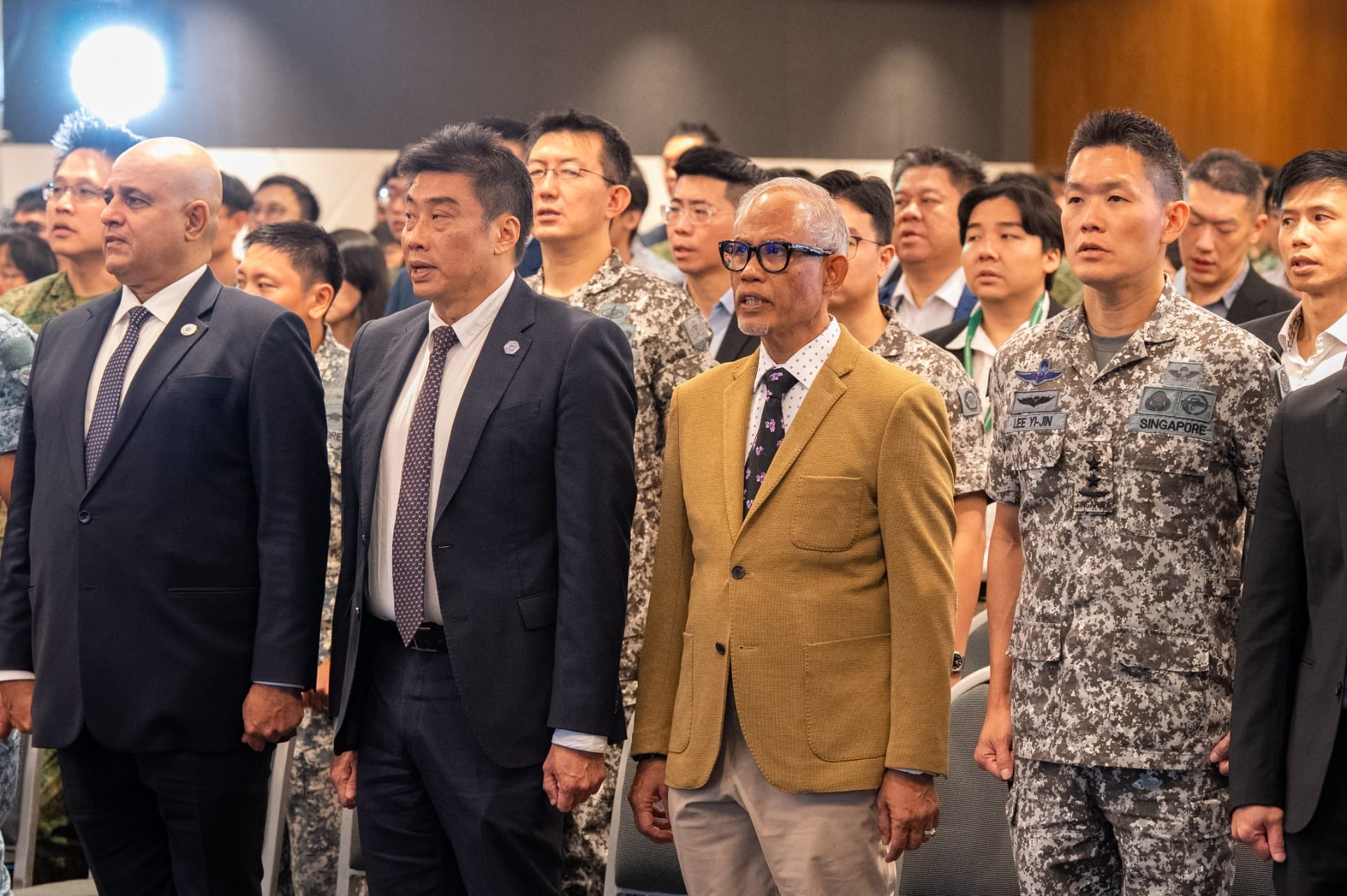 Minister for Social and Family Development, Mr Masagos Zulkifl (second from right) officiated at the Zone 4 rededication ceremony at the Suntec City Convention Centre. It was attended by NSmen, employers and senior SAF commanders.