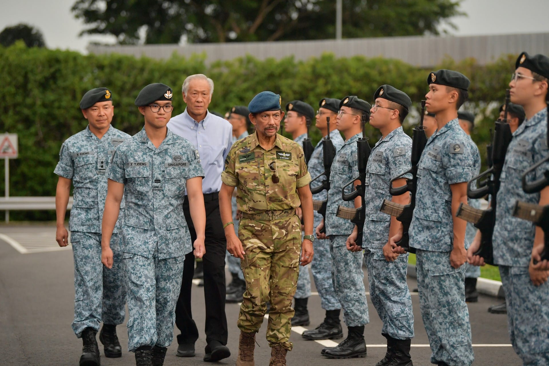 Sultan and Yang Di-Pertuan of Brunei Darussalam, His Majesty Paduka Seri Baginda Sultan Haji Hassanal Bolkiah Mu'izzaddin Waddaulah inspecting the Camp Welcome Guard, accompanied by Minister for Defence Dr Ng Eng Hen, at Sembawang Air Base this afternoon.