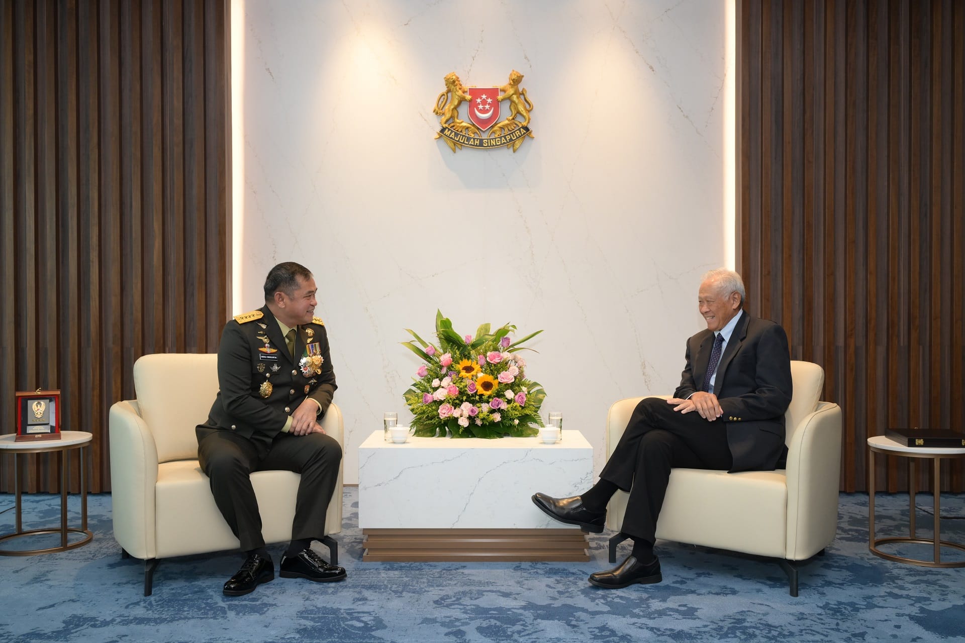 GEN Maruli (left) called on Minister for Defence Dr Ng (right) this morning.