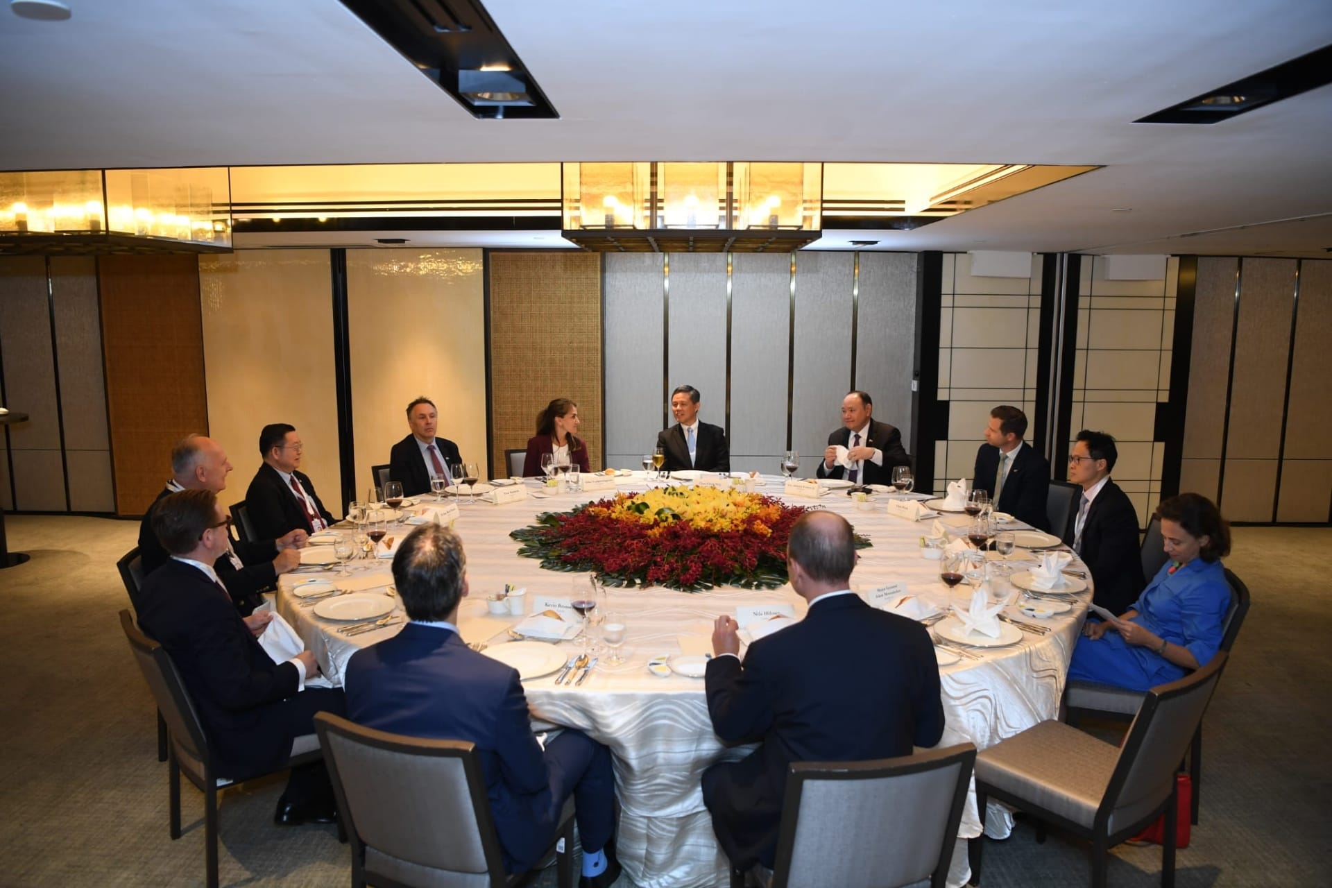Mr Chan hosting Ministers and their representatives to a Ministerial Roundtable during the 23rd Shangri-La Dialogue.