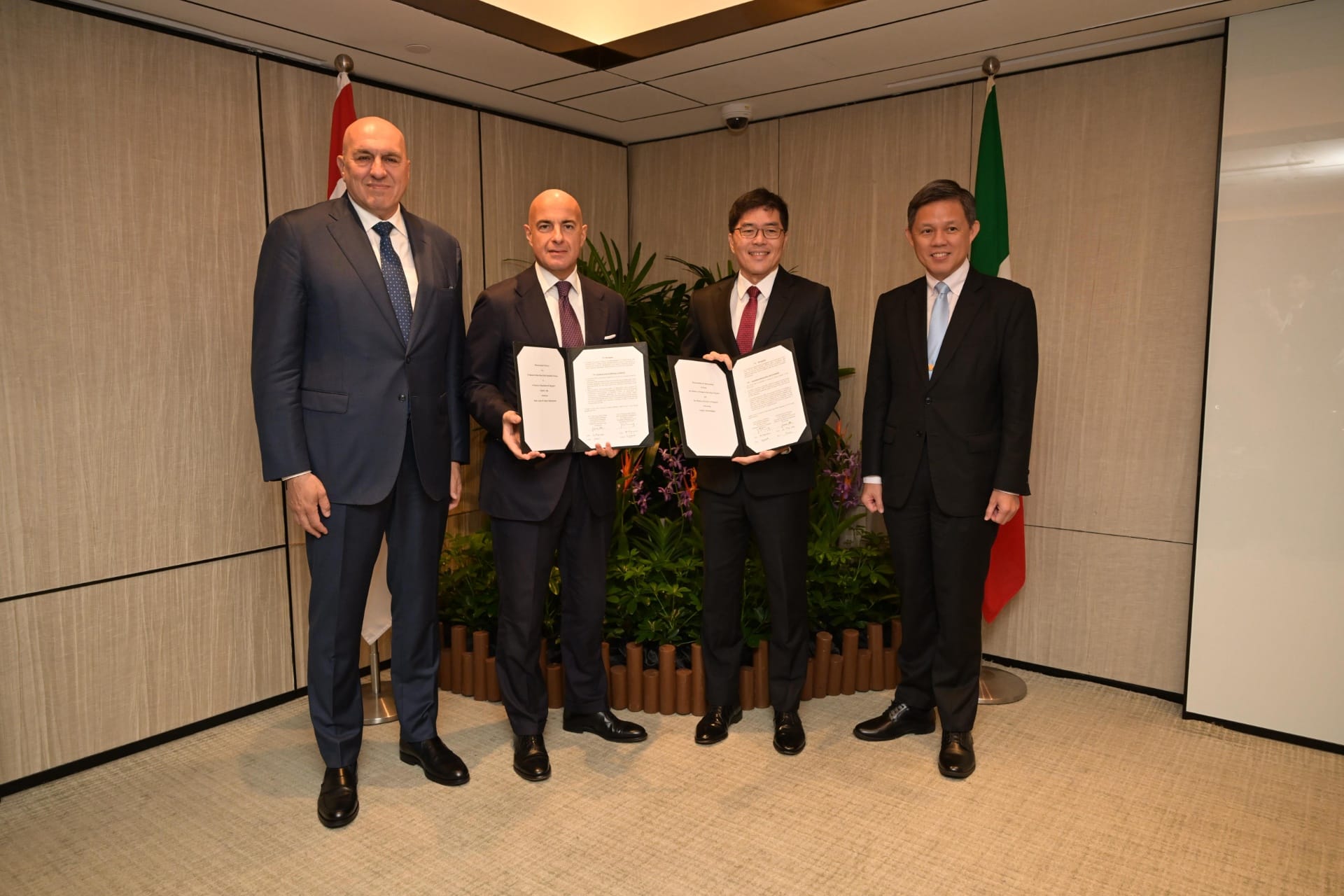 Singapore and Italy concluded the Memorandum of Understanding (MoU) on Supply Chain Resiliency this morning. The MoU was signed by MINDEF’s Permanent Secretary (Defence Development) Mr Melvyn Ong and Italy’s National Armaments Director Vice Admiral Giacinto Ottaviani.