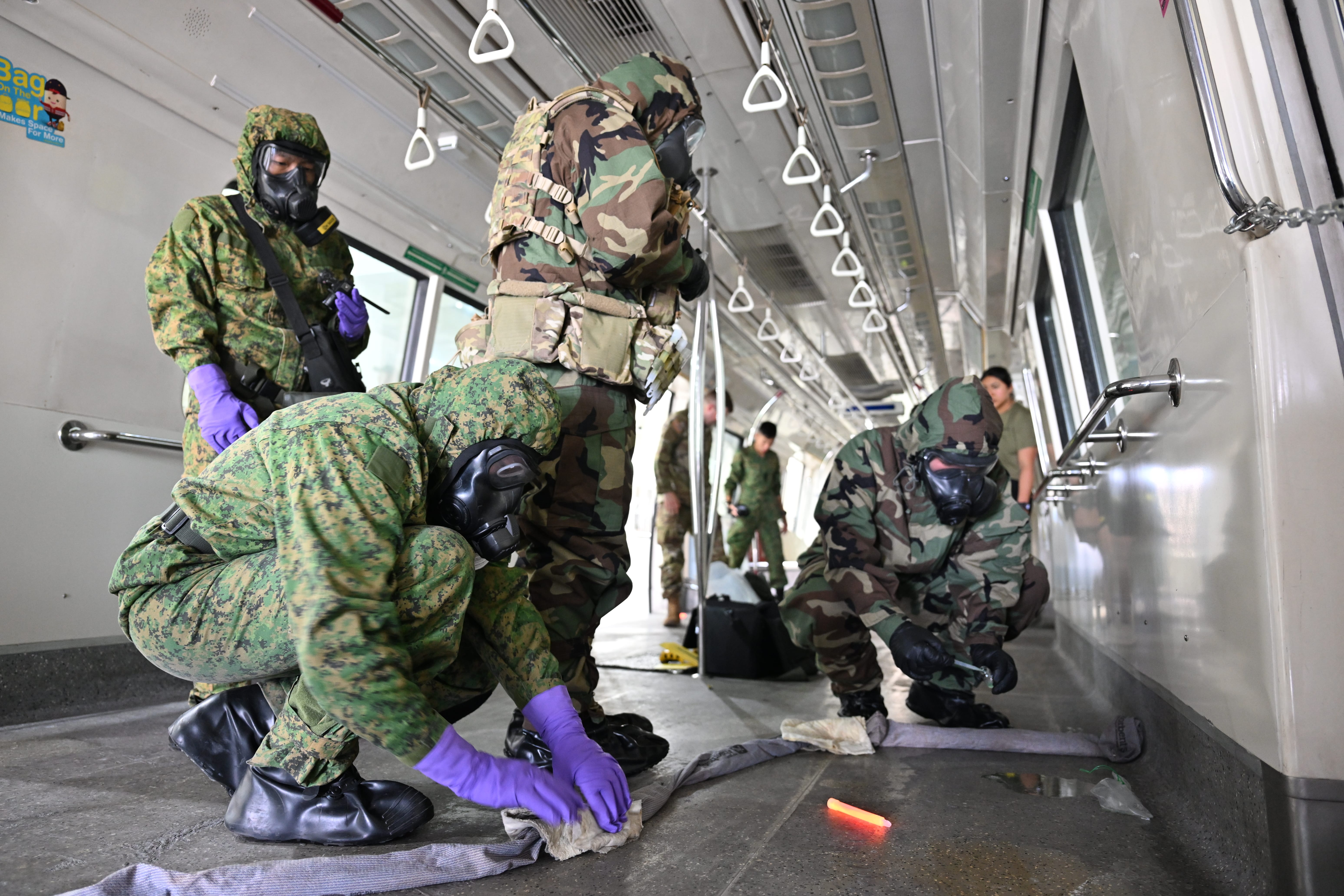 Singapore & US Army soldiers in CBR Defence Subject Matter Expert Exchange.