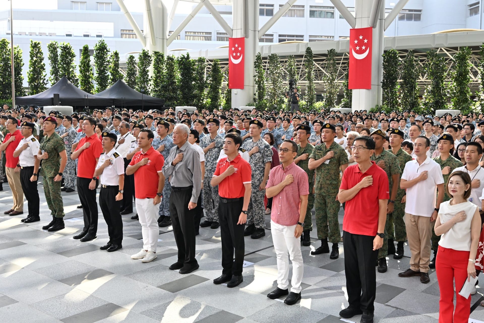 Minister for Defence Dr Ng Eng Hen (middle) leading personnel from the Ministry of Defence (MINDEF) and the Singapore Armed Forces (SAF) in the recitation of the National Pledge at the National Day Observance Ceremony (NDOC).