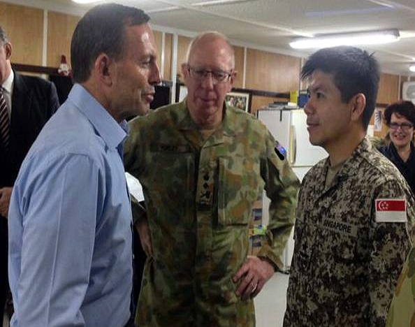 Director of Joint Operations BG Chia Choon Hoong (right) interacting with Australia's Prime Minister Tony Abbott (left) and Chief of the Defence Force General David John Hurley during the ceremony.