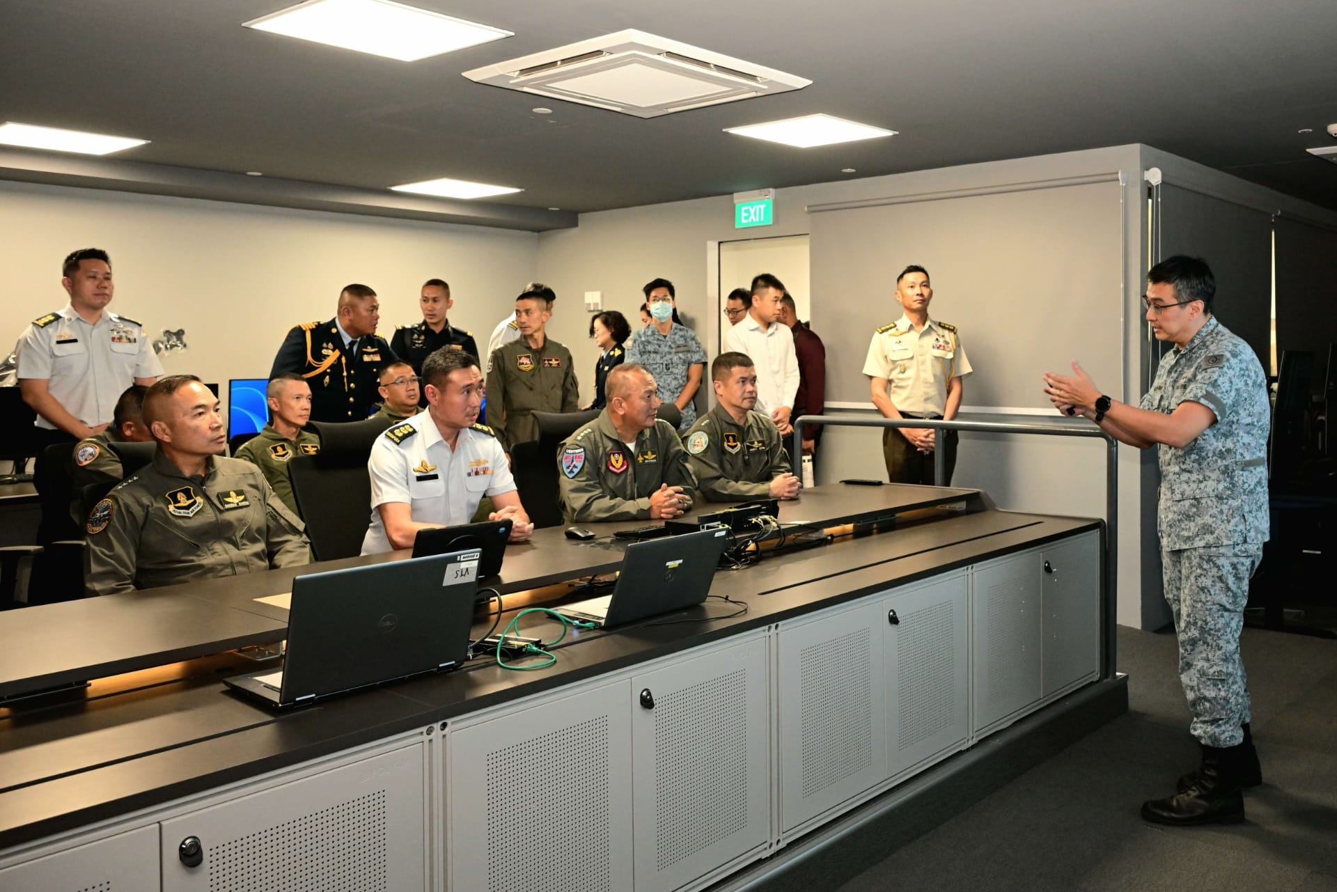 At the RSAF’s Unmanned Aerial Vehicle (UAV) Command, ACM Sakesan visited the UAV Mission Centre and was briefed on its operational capabilities.