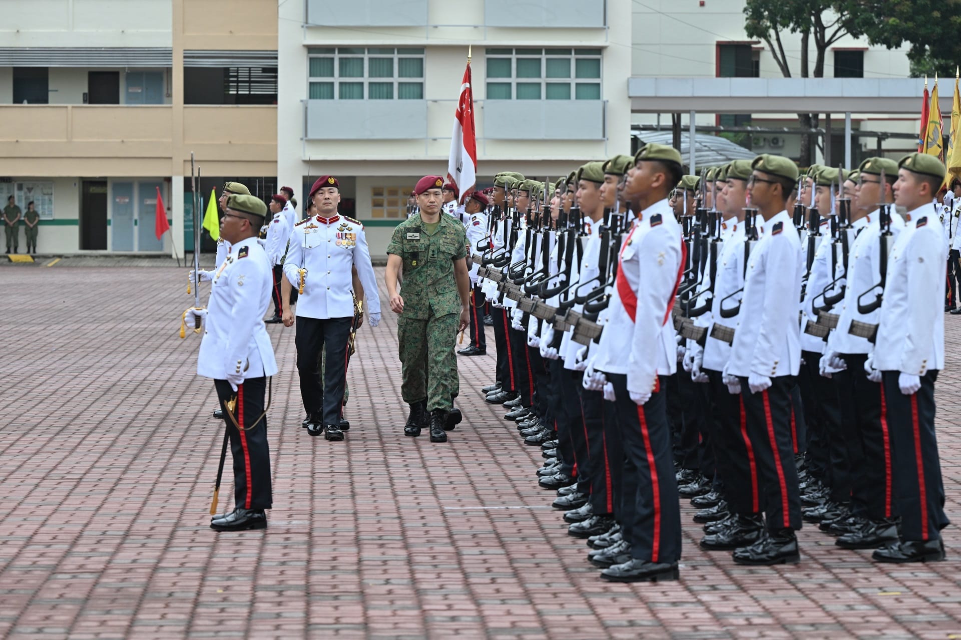 MG Neo inspecting the Guard of Honour contingents.