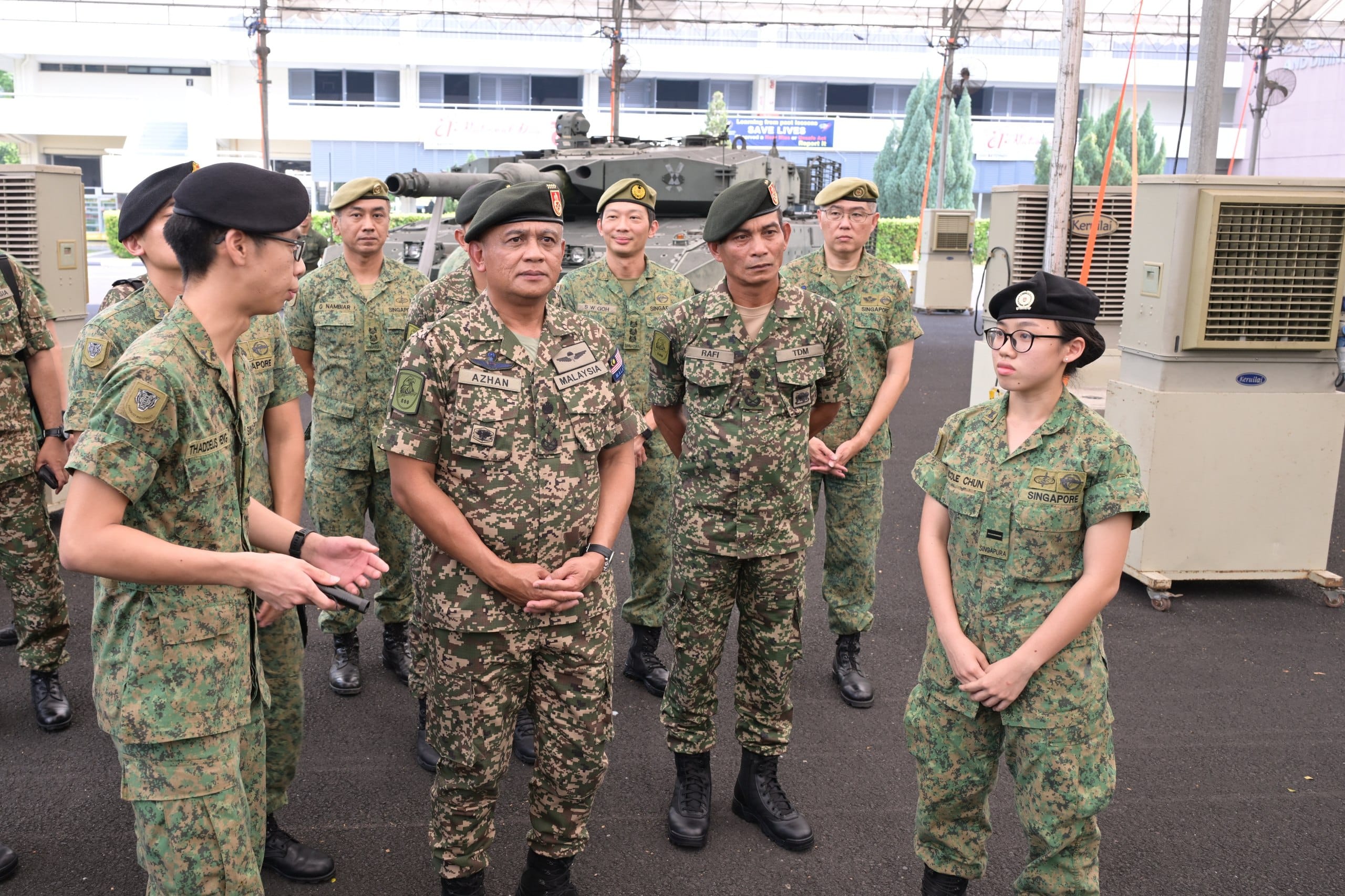 GEN Azhan viewing the Singapore Army's range of warfighting platforms and capabilities at the 3rd Singapore Division.