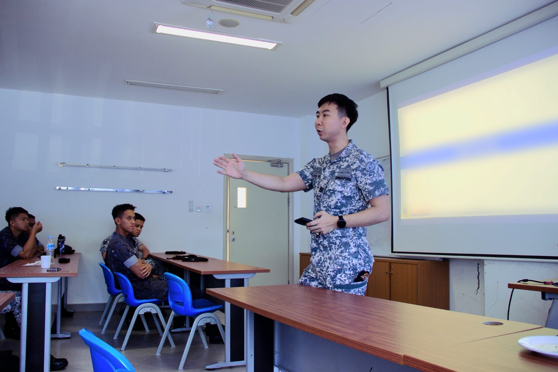 An RSN personnel sharing during a professional exchange on conventional warfare.
