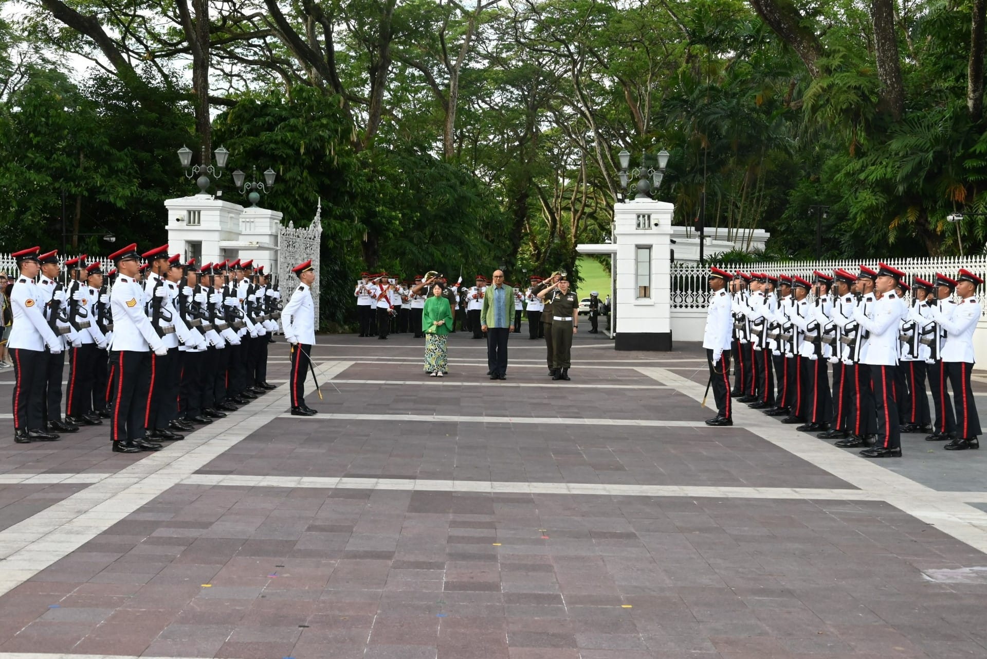 President Tharman Shanmugaratnam and Ms Jane Ittogi witnessing the Changing of Guards Ceremony at the Istana this evening, accompanied by Commander, SAF Military Police Command, COL Liew Kok Keong.